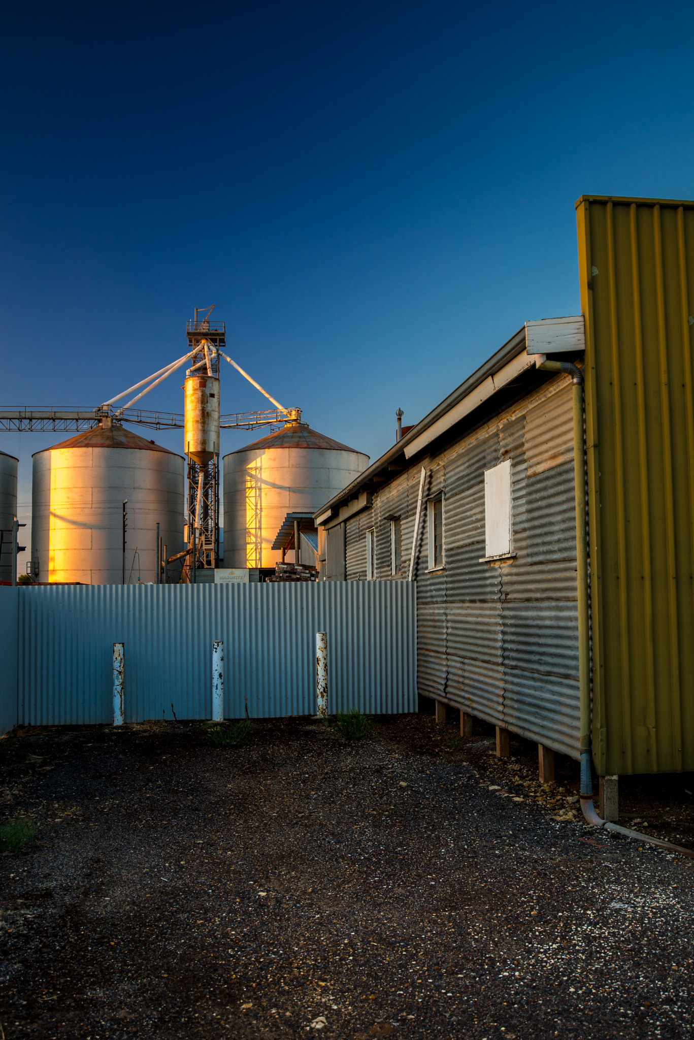Nikon AF-S Nikkor 18-35mm F3.5-4.5G ED sample photo. Horsham sunset photography