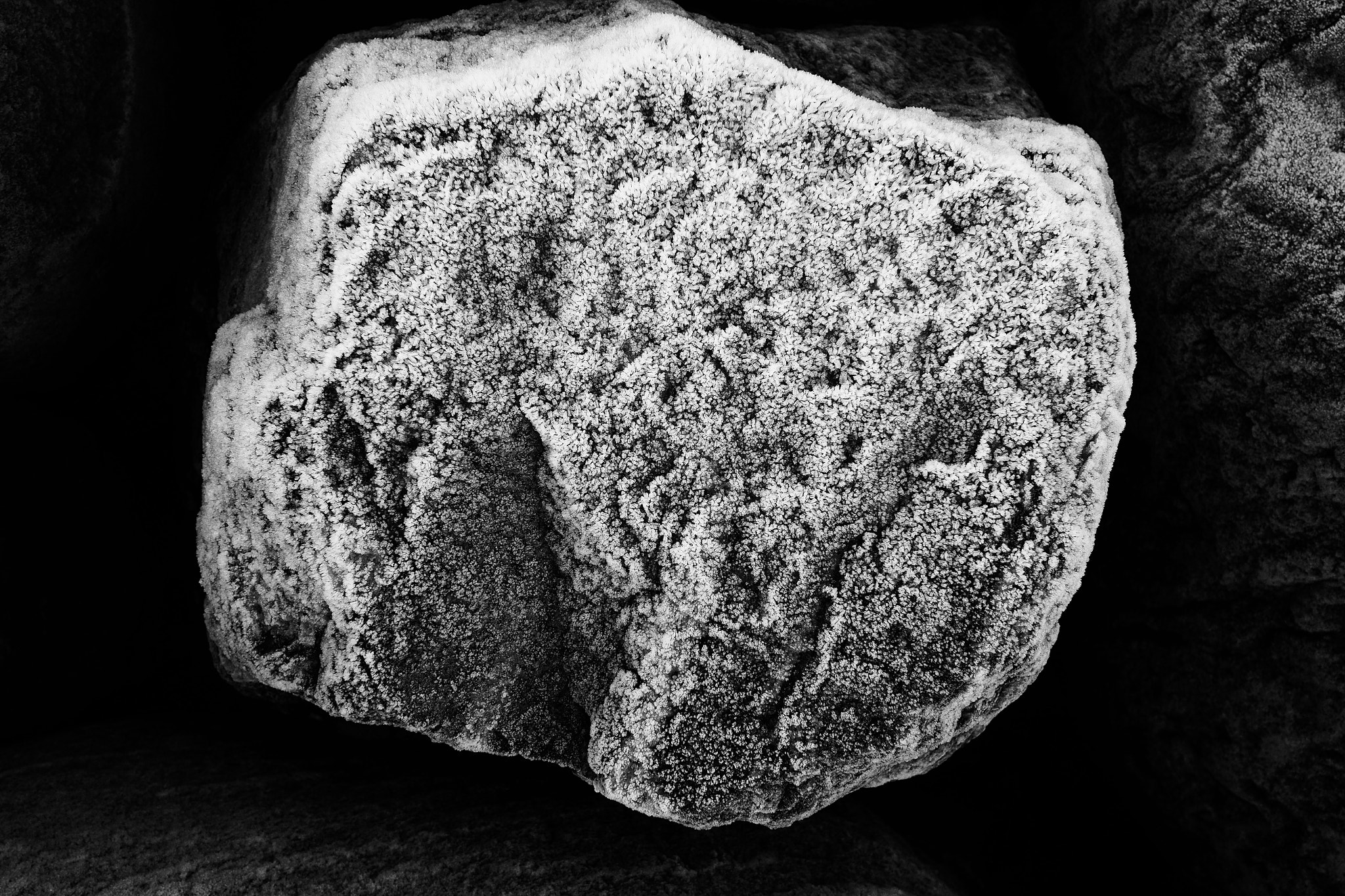 Olympus PEN-F + Olympus M.Zuiko Digital 17mm F1.8 sample photo. Icy stone photography