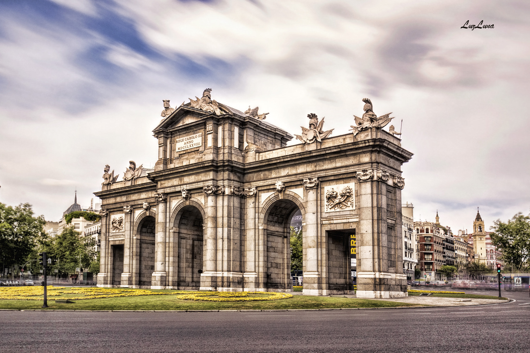 Sigma 10-20mm F3.5 EX DC HSM sample photo. La puerta de alcalá photography