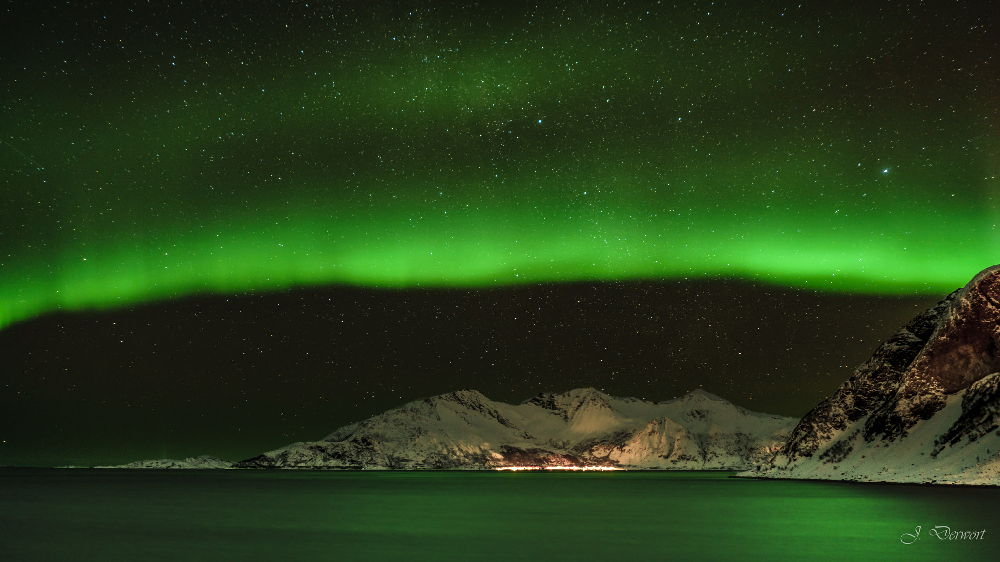 Sony FE 28mm F2 sample photo. Halo of the aurora photography