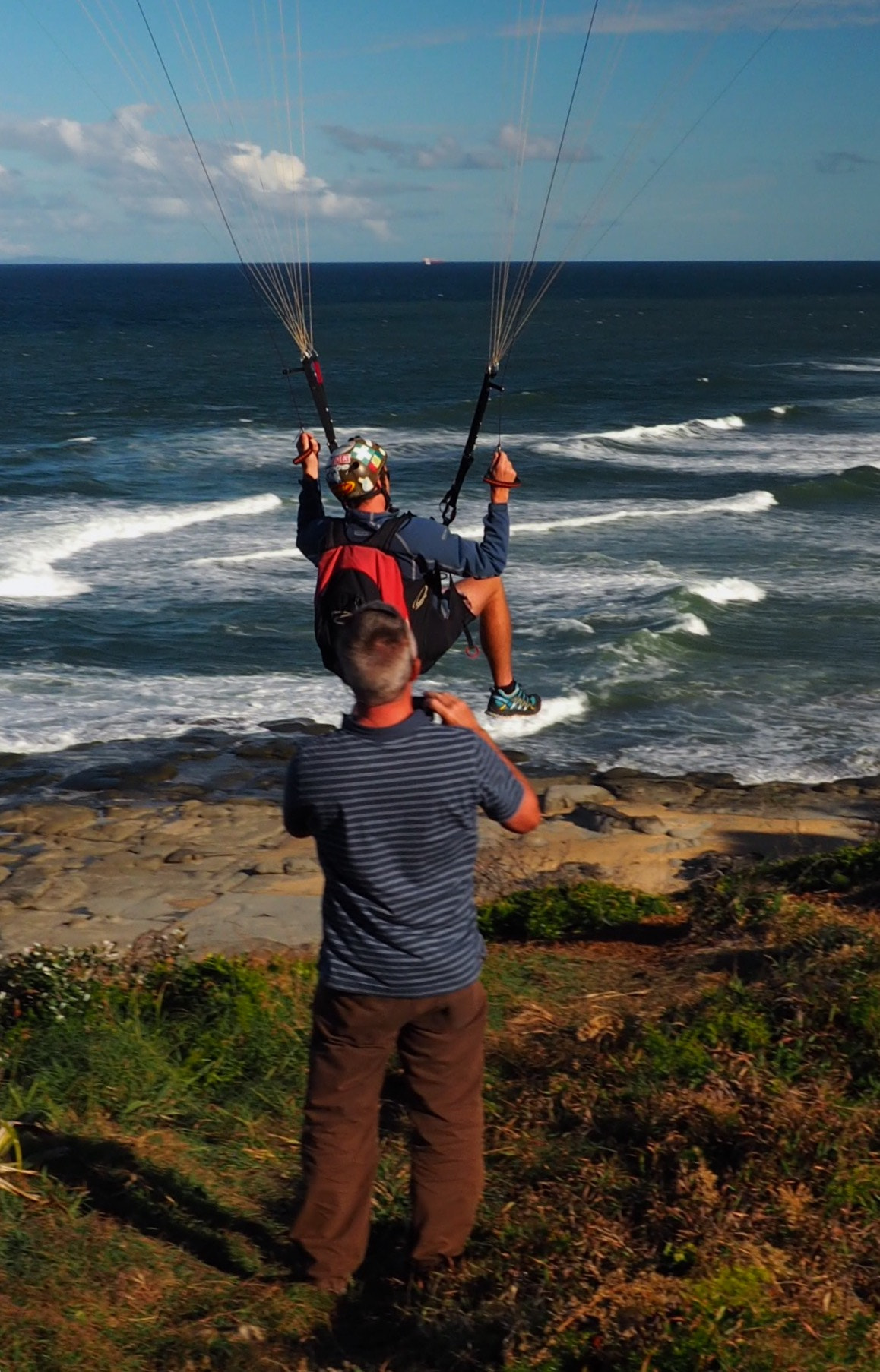 Olympus OM-D E-M10 sample photo. Photographers by 2 and paragliders by 1 photography