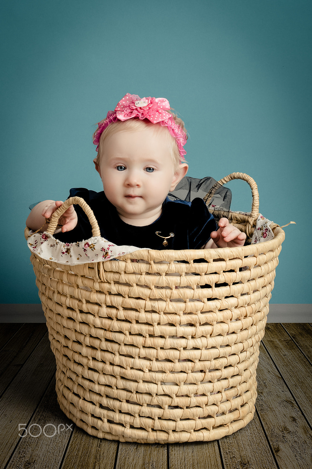 Canon EOS 5DS R + Canon EF 50mm F1.4 USM sample photo. Baby in basket photography