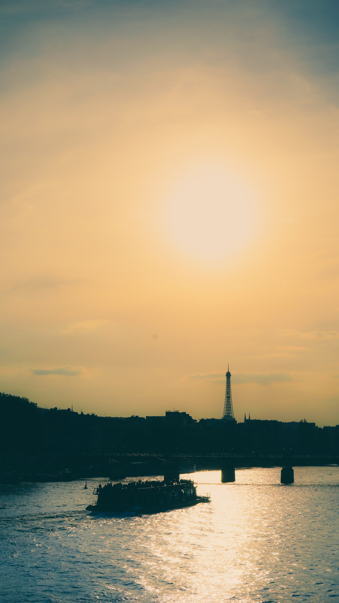 Sony a7R + Sony Vario Tessar T* FE 24-70mm F4 ZA OSS sample photo. Paris - sunset photography