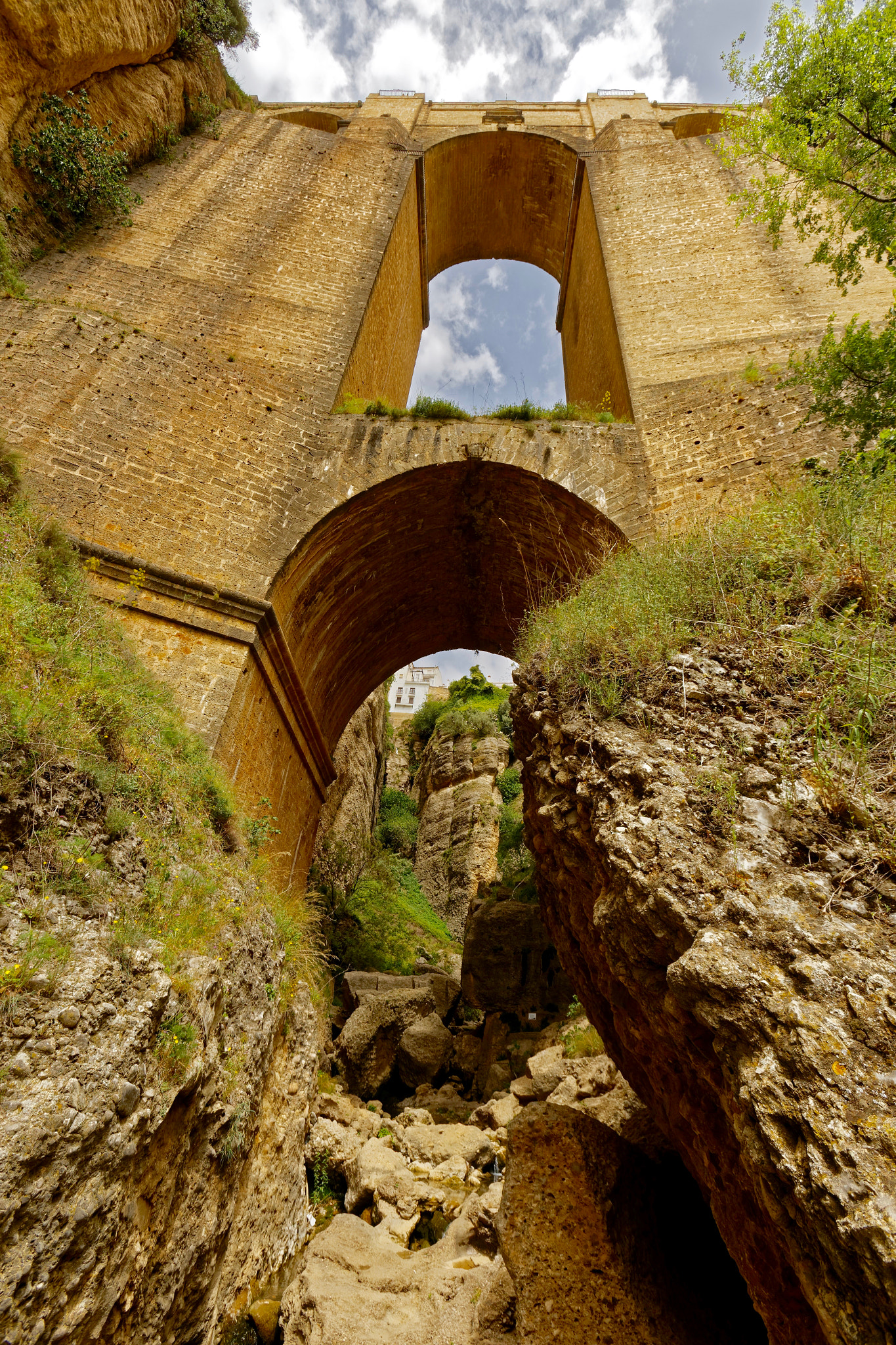 Canon EF 16-35mm F2.8L USM sample photo. Puente nuevo photography