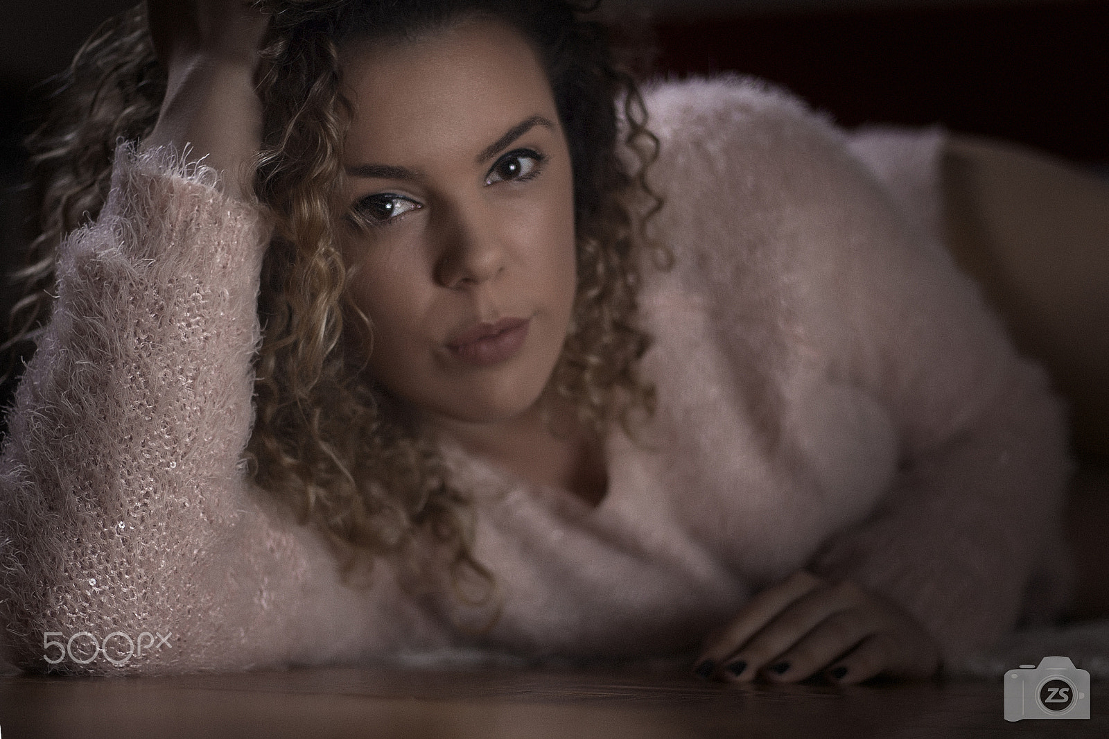 Canon EOS 700D (EOS Rebel T5i / EOS Kiss X7i) + Canon EF 50mm F1.8 II sample photo. Girl with curly hair photography