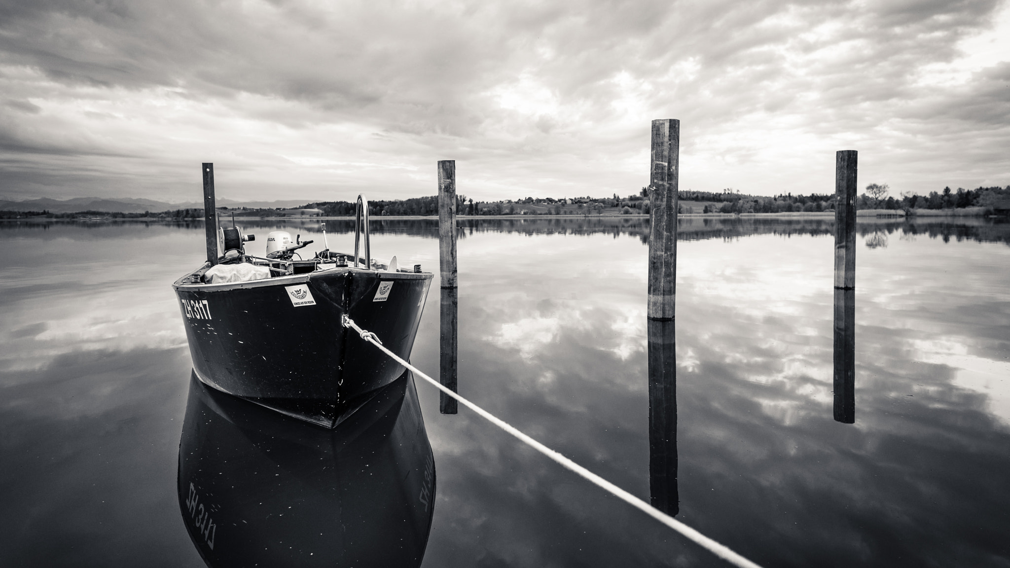 E 21mm F2.8 sample photo. Boat photography