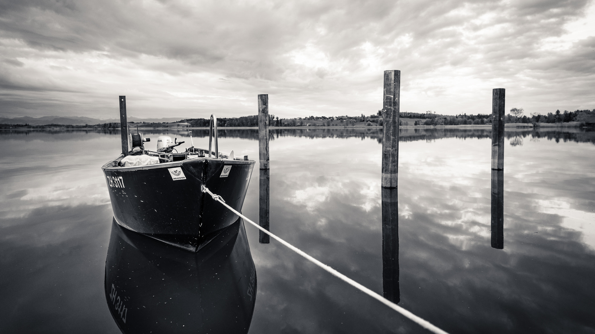 Sony a7R II + E 21mm F2.8 sample photo. Boat photography