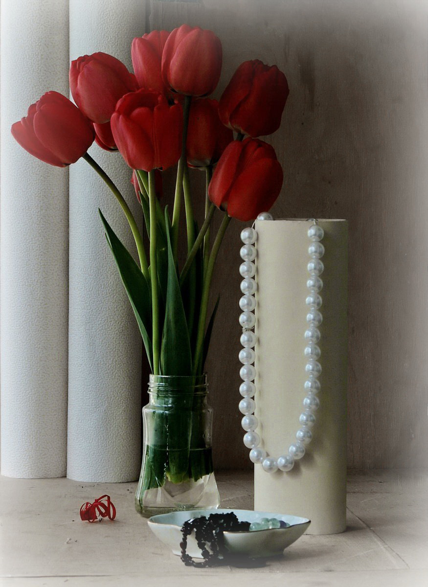 Canon EF-S 55-250mm F4-5.6 IS sample photo. С тюльпанами photography