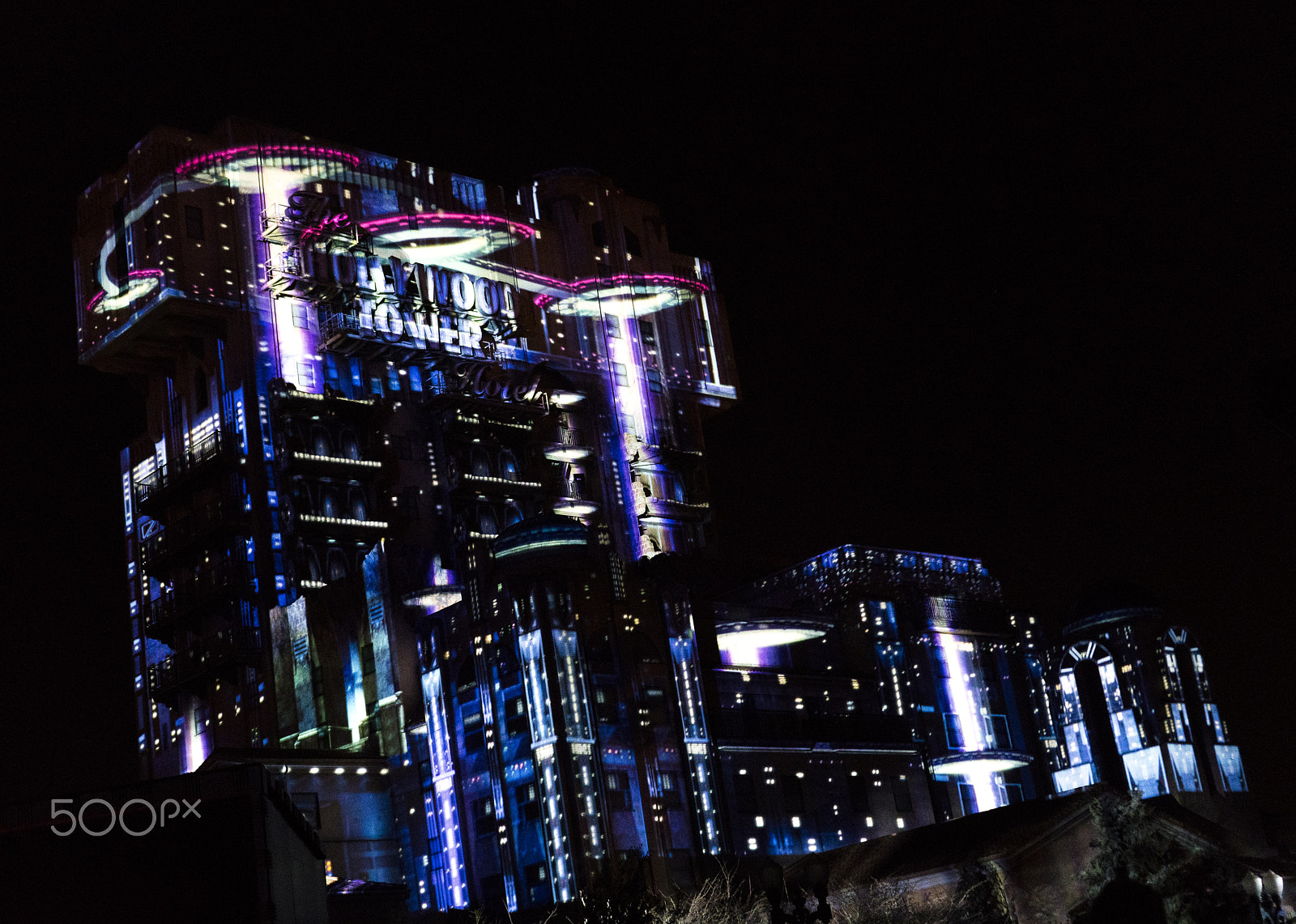 Sony FE 28-70mm F3.5-5.6 OSS sample photo. Disneyland paris tower photography
