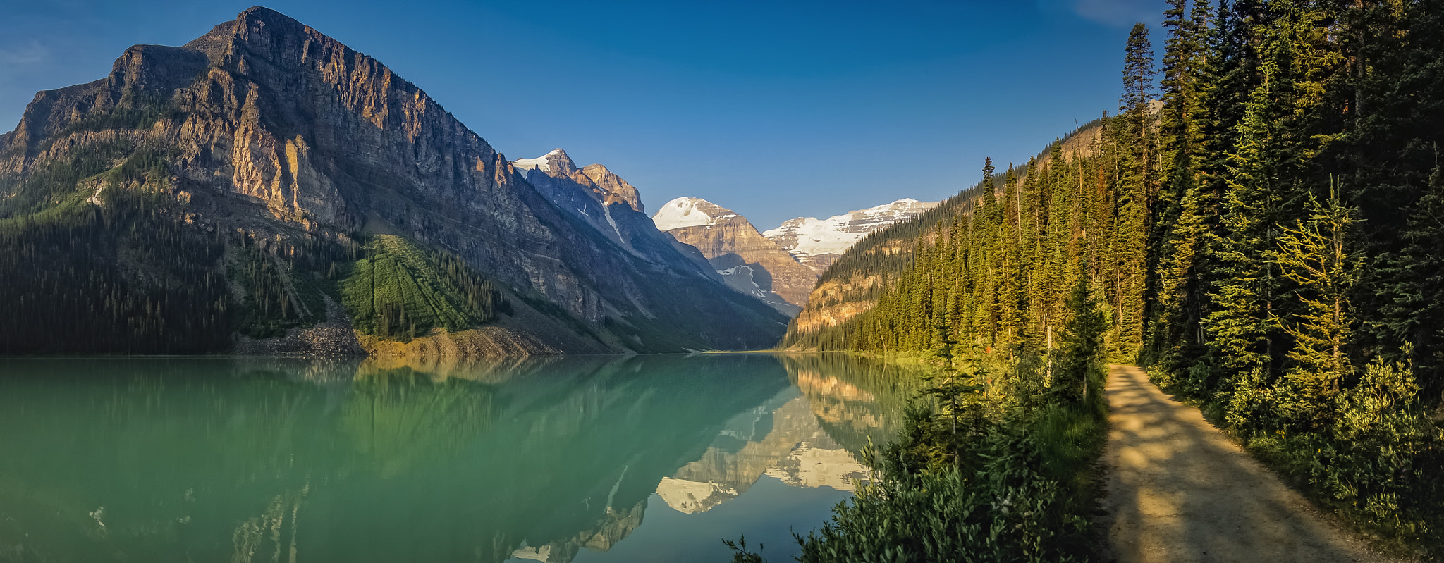Sony SLT-A65 (SLT-A65V) + Sony DT 18-55mm F3.5-5.6 SAM sample photo. Lake louise panorama photography