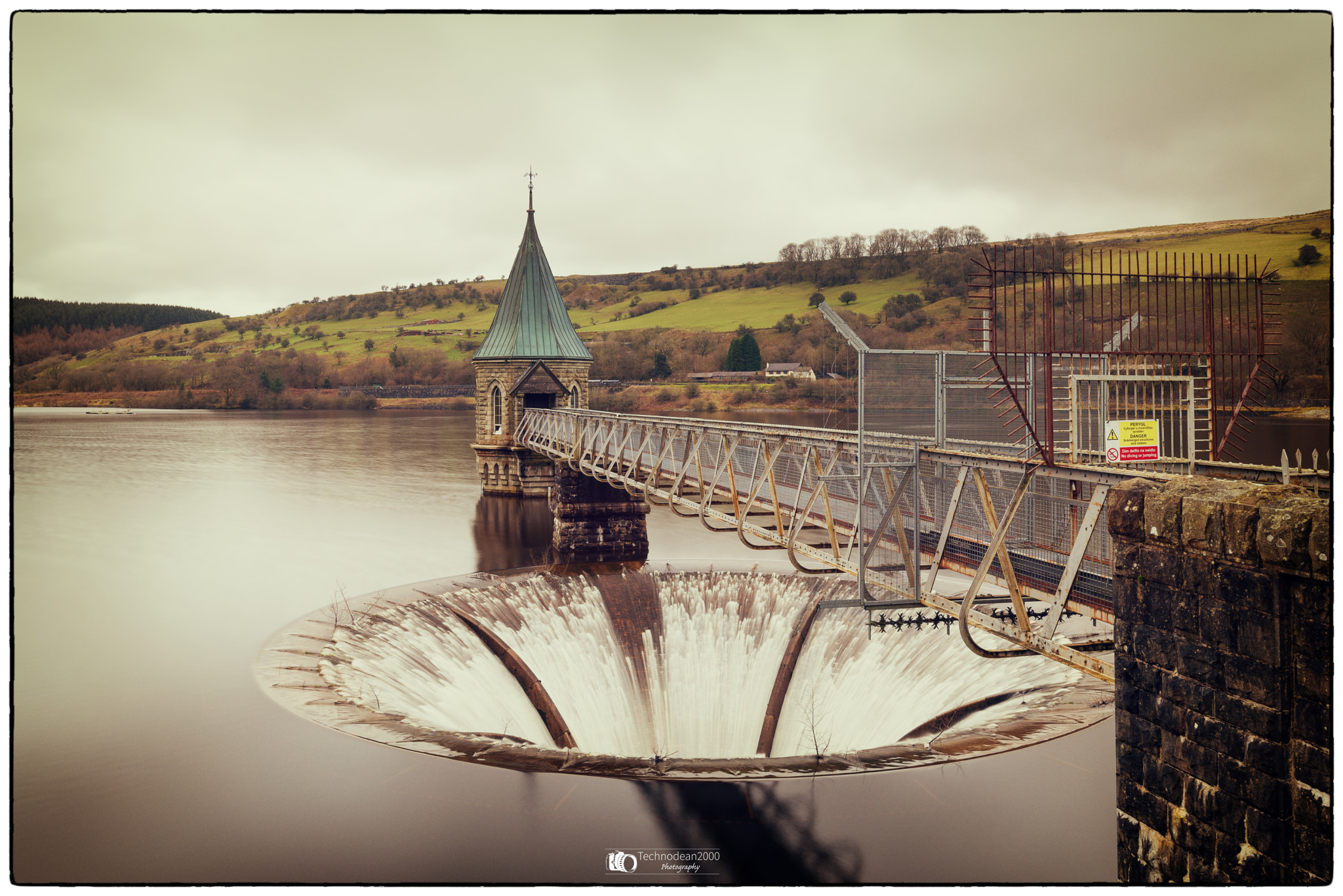 Nikon AF-S Nikkor 18-35mm F3.5-4.5G ED sample photo. Pontsticill reservoir photography