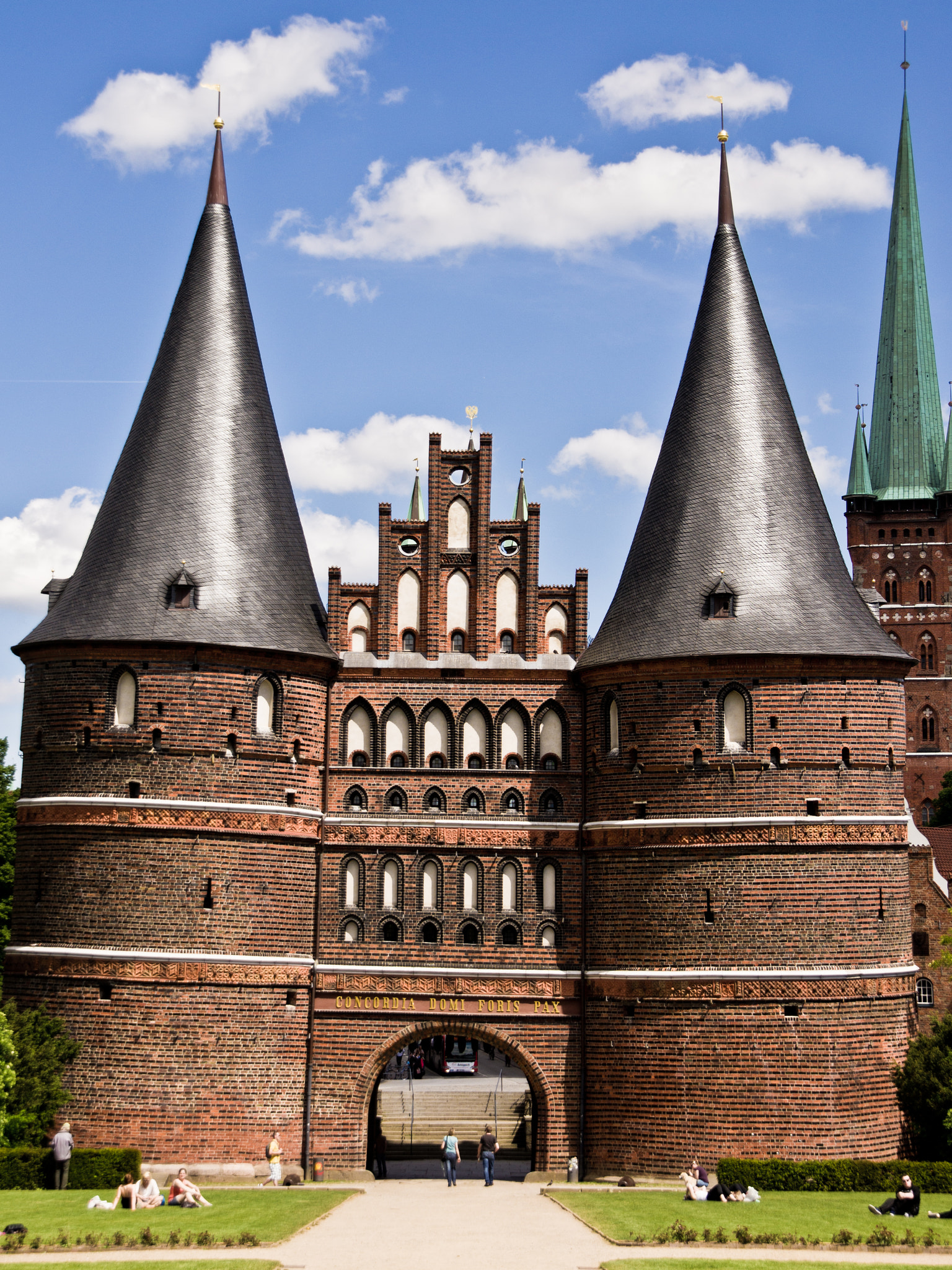 Sigma 17-70mm F2.8-4.5 (D) sample photo. Holstentor lübeck photography