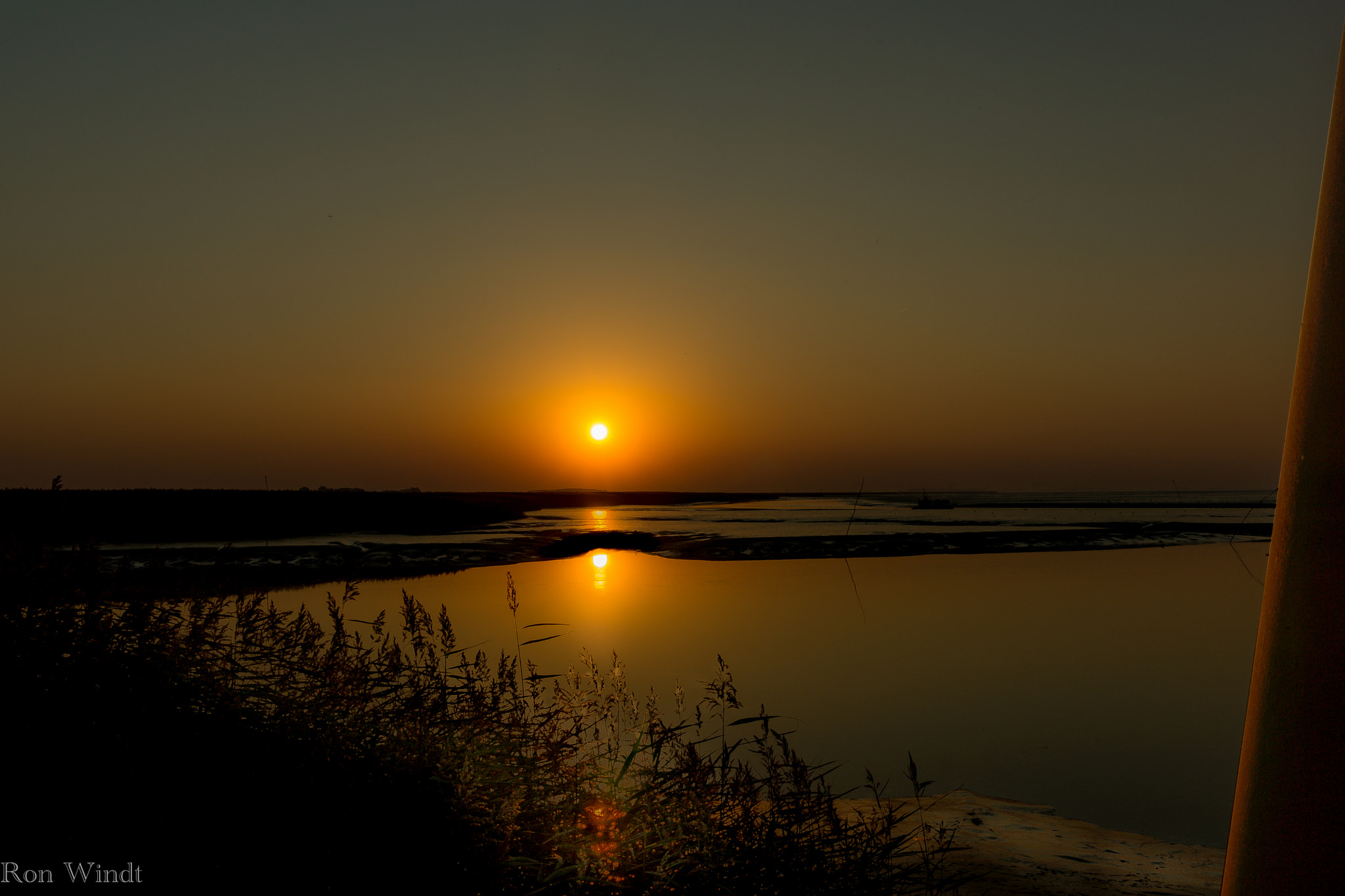 Sony SLT-A77 + Sony Vario-Sonnar T* DT 16-80mm F3.5-4.5 ZA sample photo. Sunset at nieuwstatenzijl (holland) photography