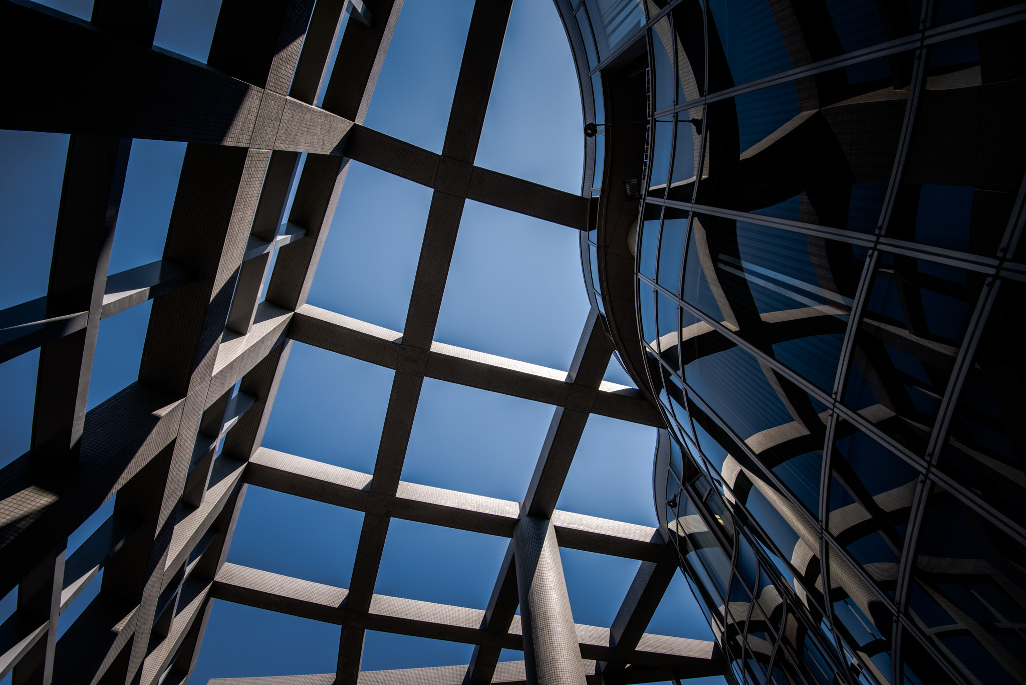 Nikon AF-S Nikkor 16-35mm F4G ED VR sample photo. Line and curve photography