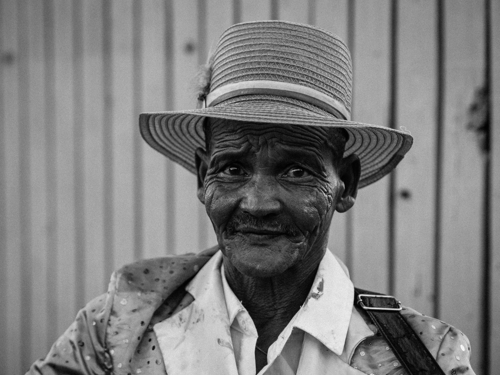 Olympus OM-D E-M5 + Olympus M.Zuiko Digital 45mm F1.8 sample photo. Wrinkles photography