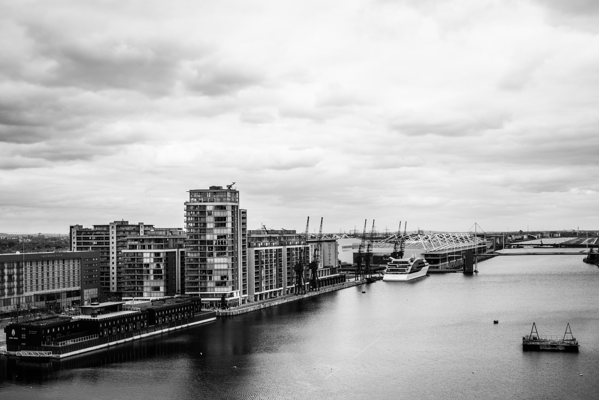 Sony a7R II + Sony Sonnar T* FE 35mm F2.8 ZA sample photo. The beauty of london photography