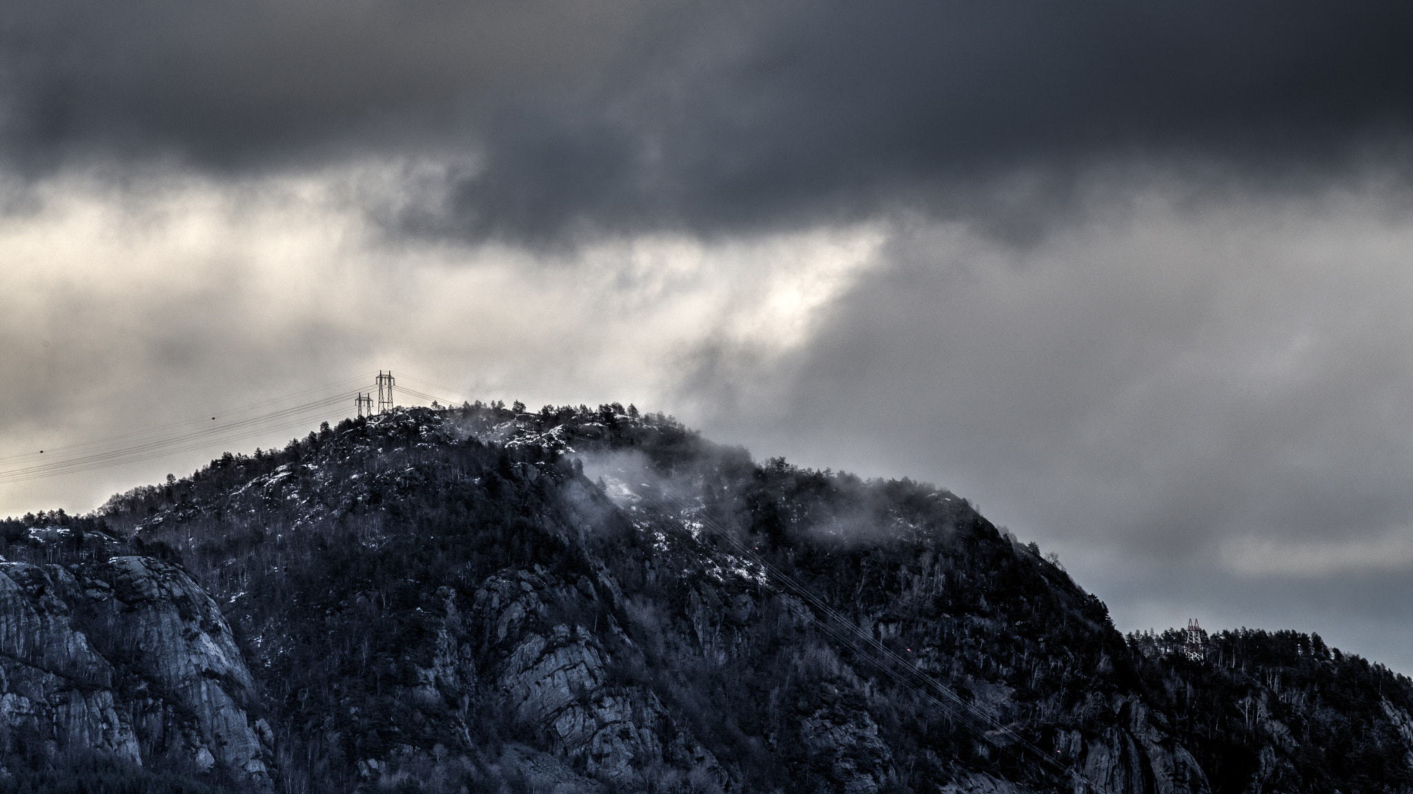 Nikon D5100 + Sigma 70-300mm F4-5.6 APO DG Macro sample photo. Norway kvinsedal mountain photography