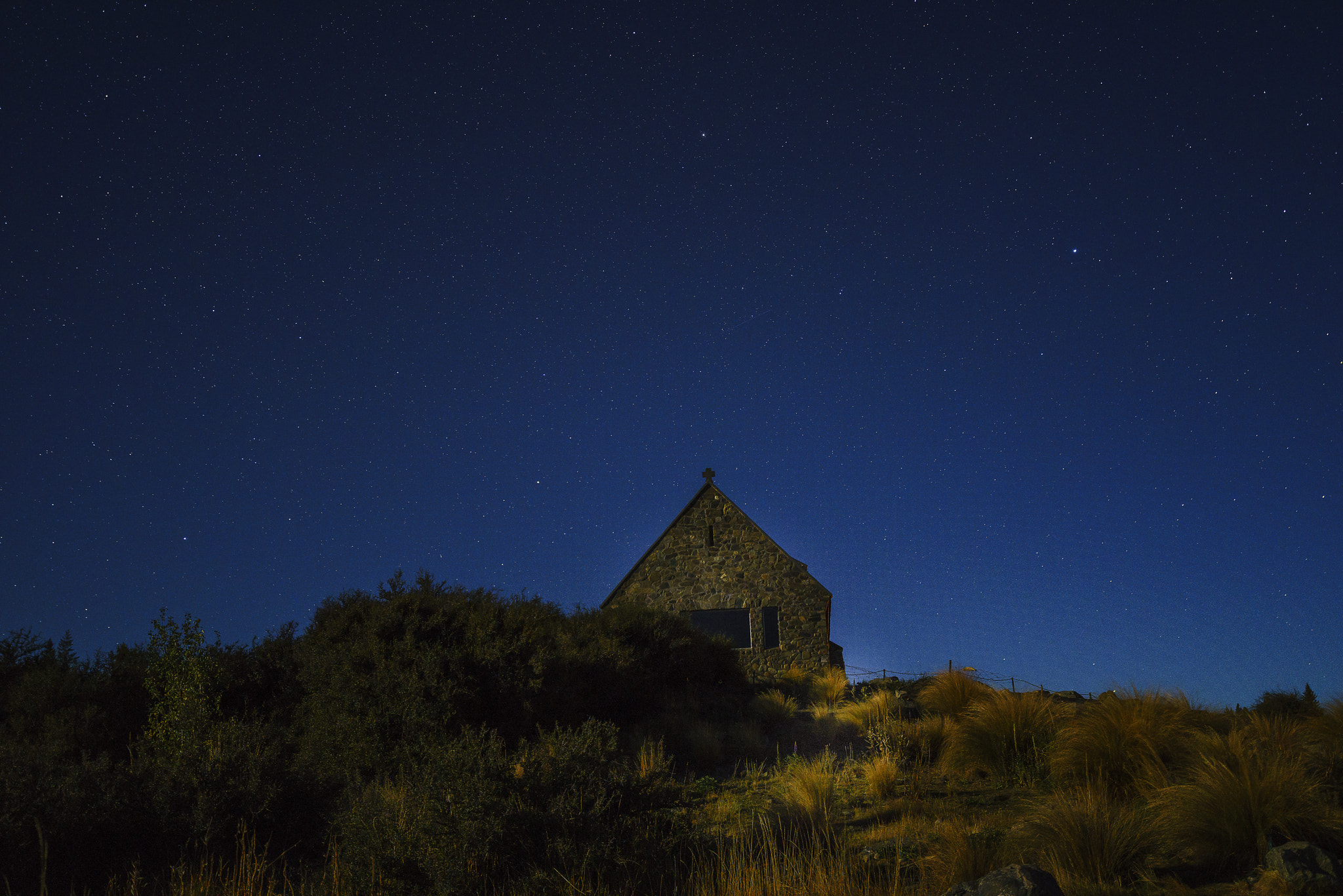 Sony a7R + Sony Vario-Tessar T* FE 16-35mm F4 ZA OSS sample photo. Night sky photography