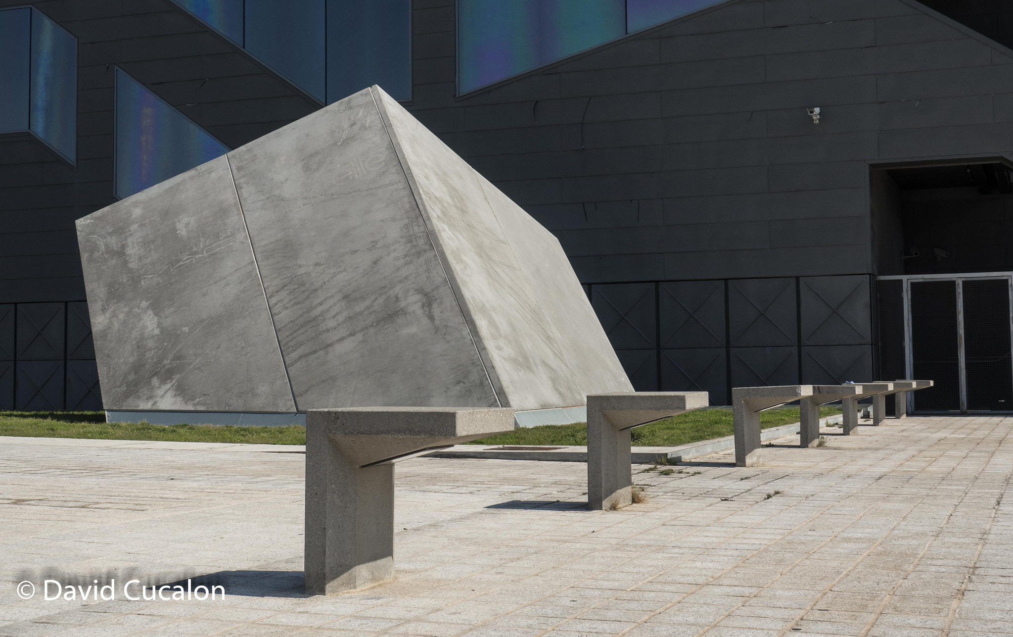 Olympus OM-D E-M5 II sample photo. Urban forms photography