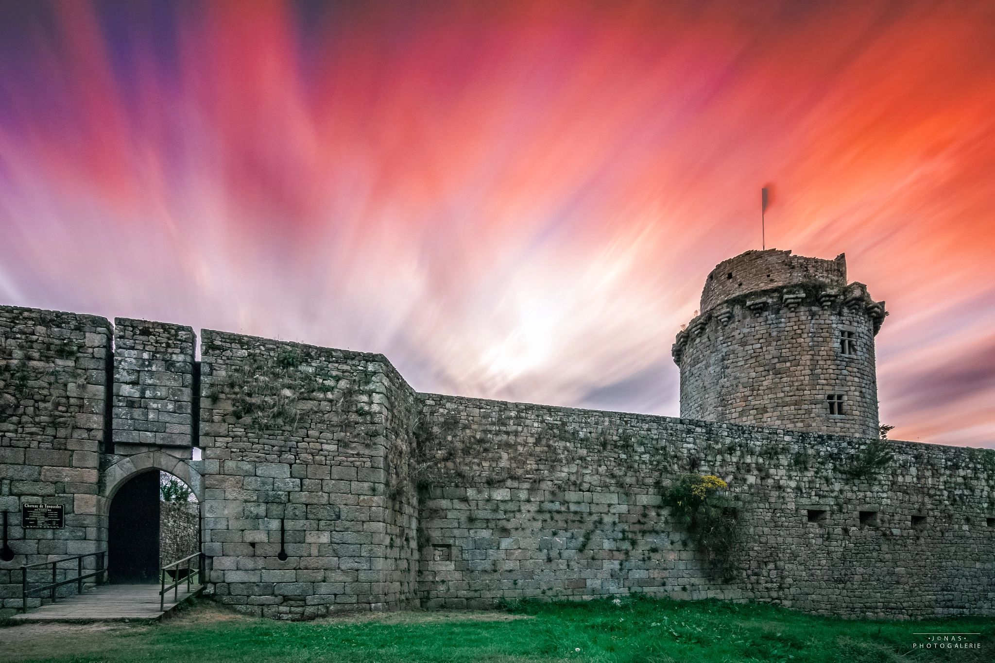 Canon EOS 70D + Tokina AT-X Pro 11-16mm F2.8 DX sample photo. Tonquedec castle photography