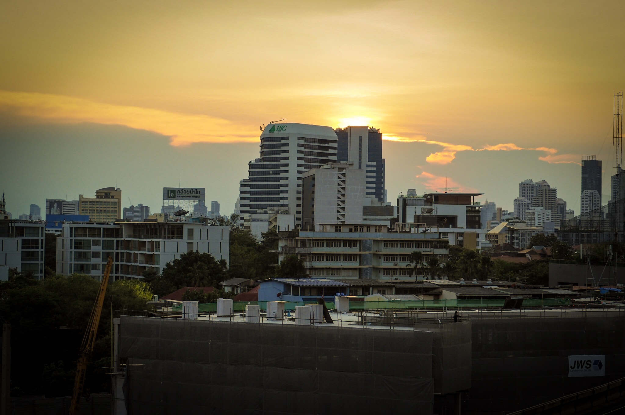 Olympus OM-D E-M5 II sample photo. Good evening from bangkok, thailand. photography