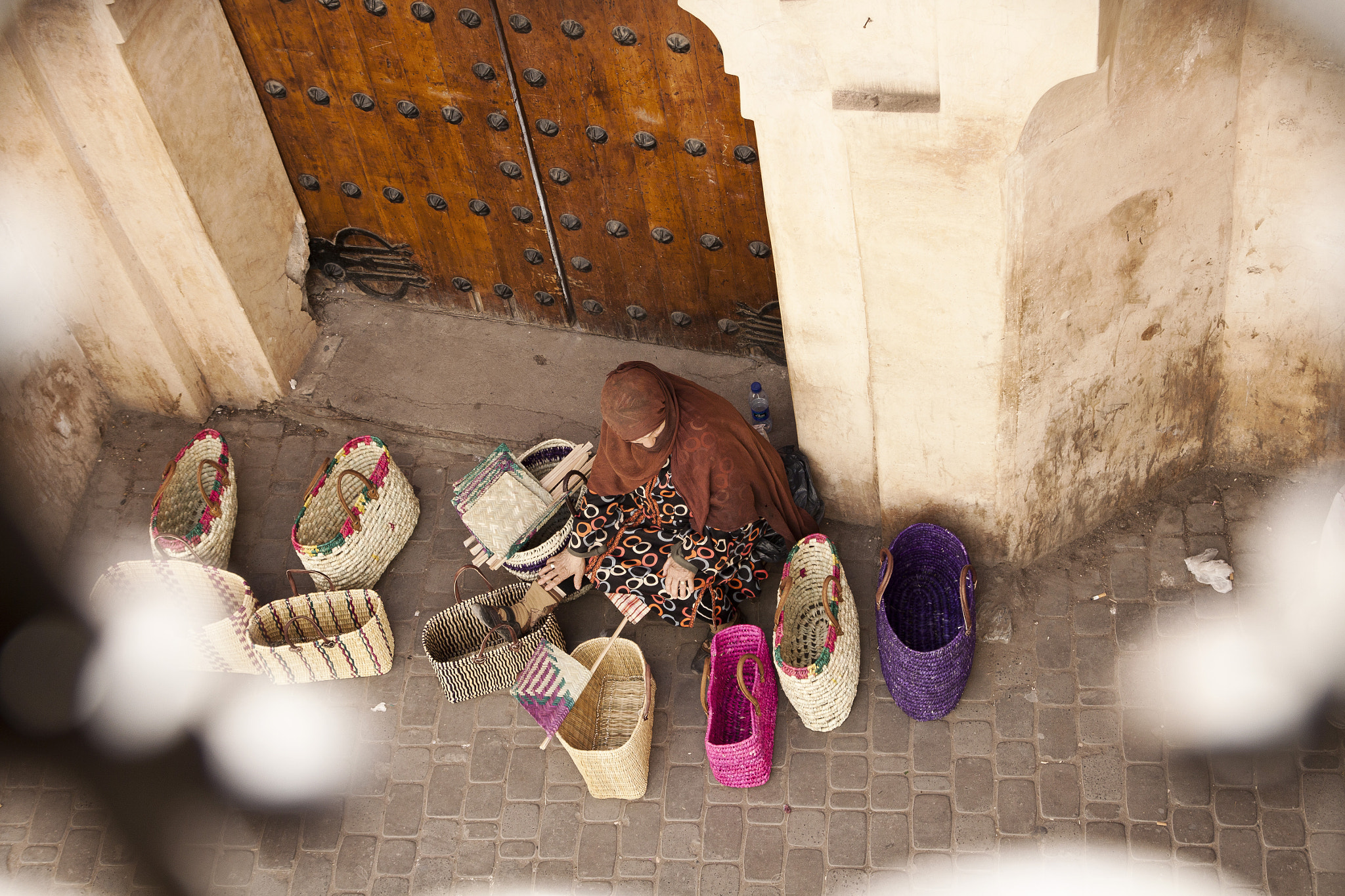 Tamron SP AF 17-50mm F2.8 XR Di II LD Aspherical (IF) sample photo. Moroccan basket seller photography