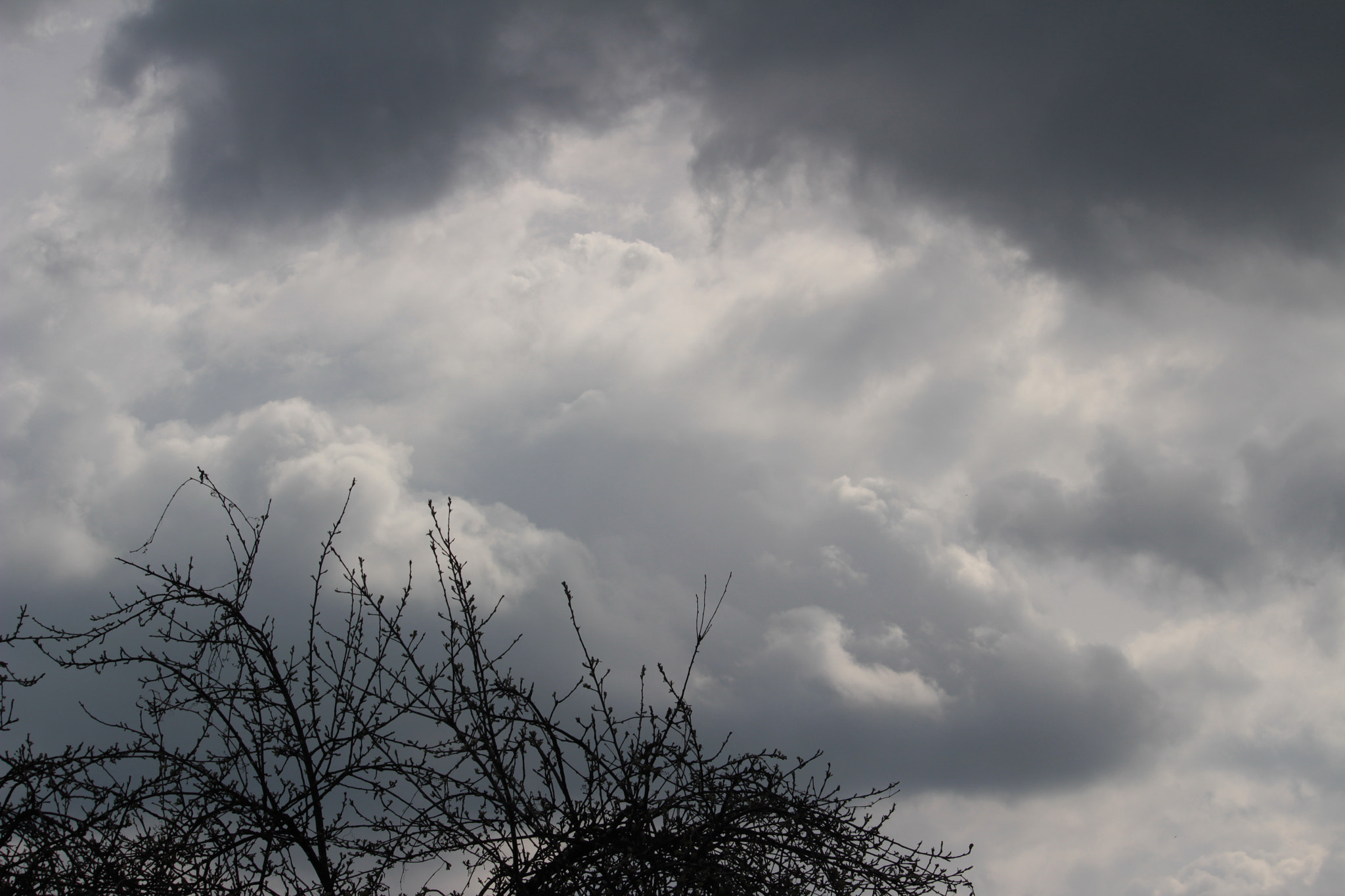 Canon EF-S 55-250mm F4-5.6 IS STM sample photo. Storm photography