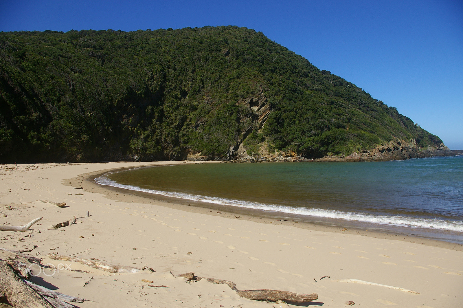 Pentax smc DA 18-55mm F3.5-5.6 AL sample photo. Secret beach photography