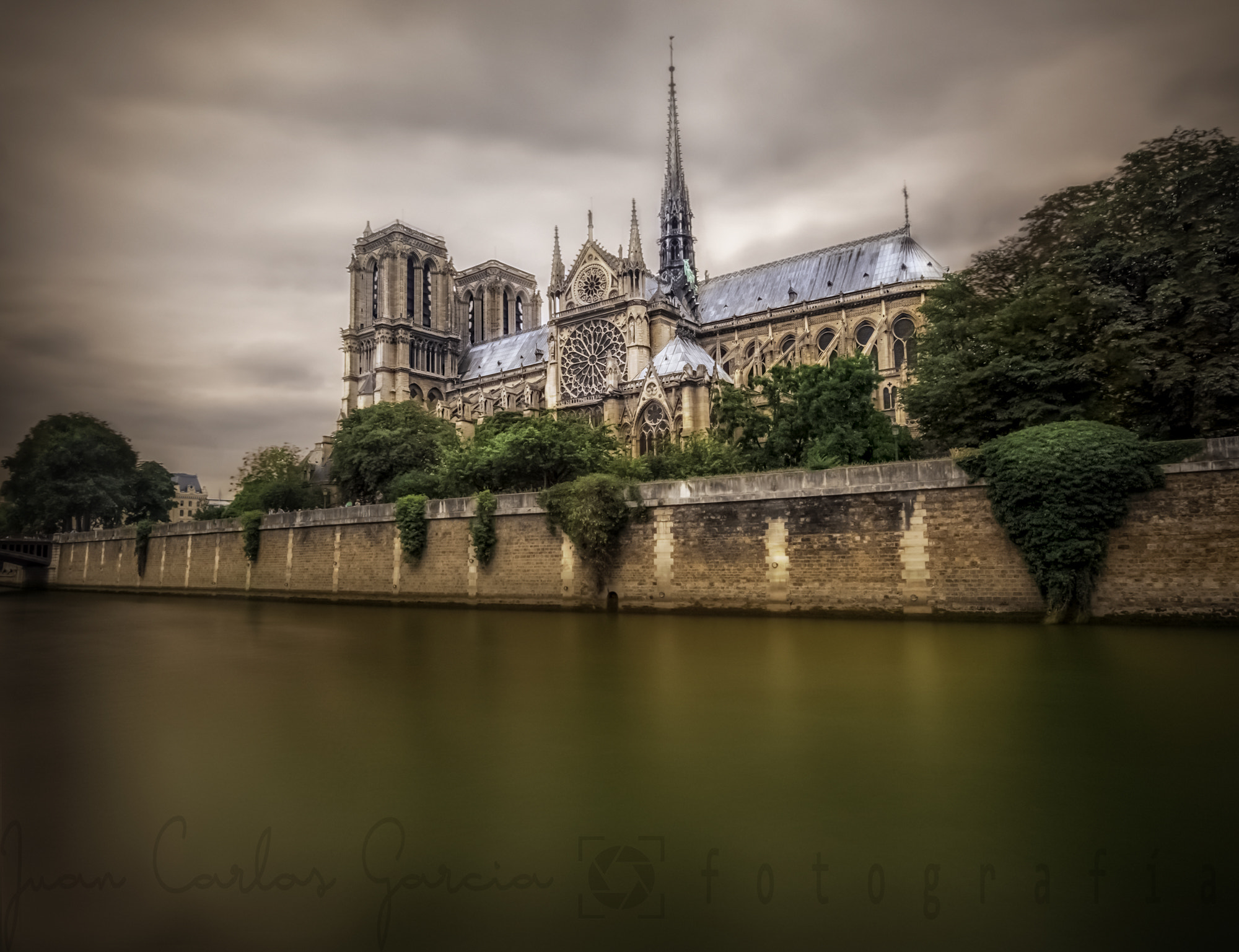 Olympus OM-D E-M5 sample photo. Notre-dame photography