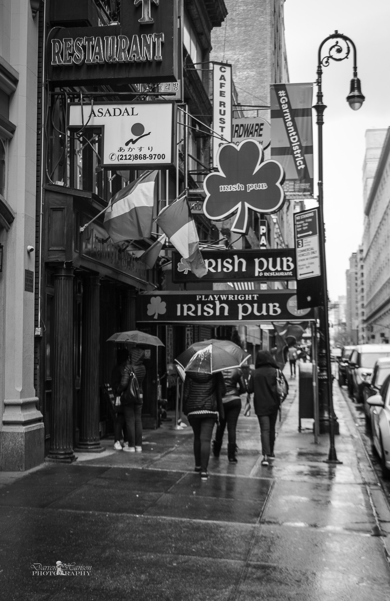 Canon EOS 760D (EOS Rebel T6s / EOS 8000D) + Canon EF-S 18-135mm F3.5-5.6 IS STM sample photo. Rainy day walk in the city photography