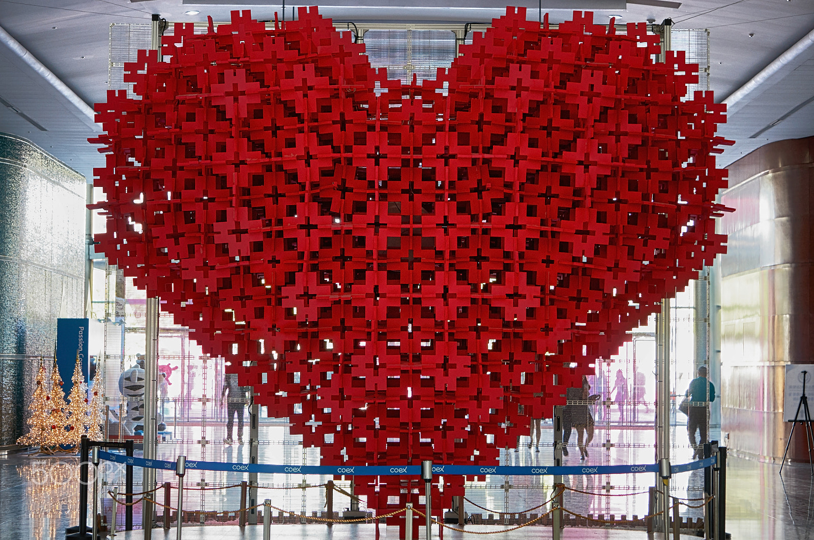 Sony E 55-210mm F4.5-6.3 OSS sample photo. Red cross heart photography