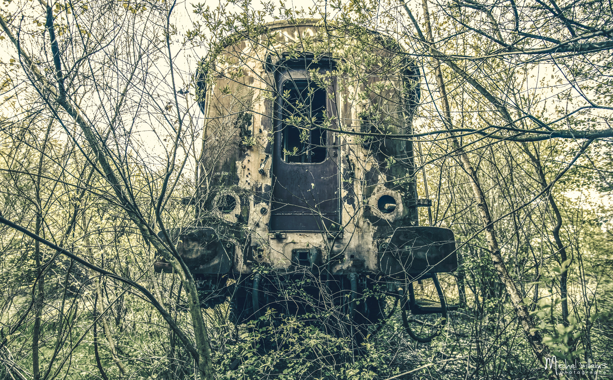 Canon EF 16-35mm F2.8L II USM sample photo. Forgotten train photography