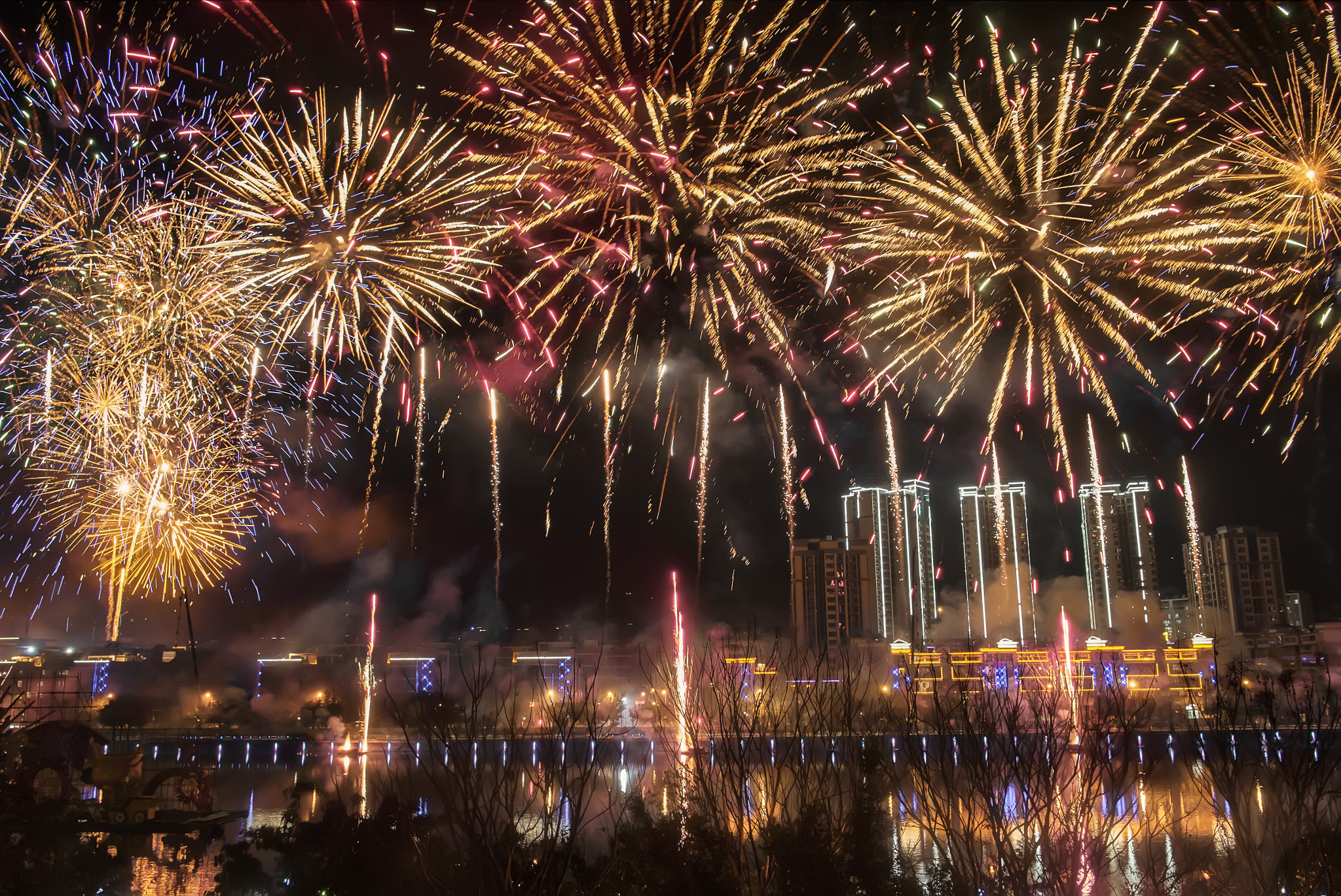 Fujifilm X-Pro1 + Fujifilm XF 18-55mm F2.8-4 R LM OIS sample photo. Fireworks photography