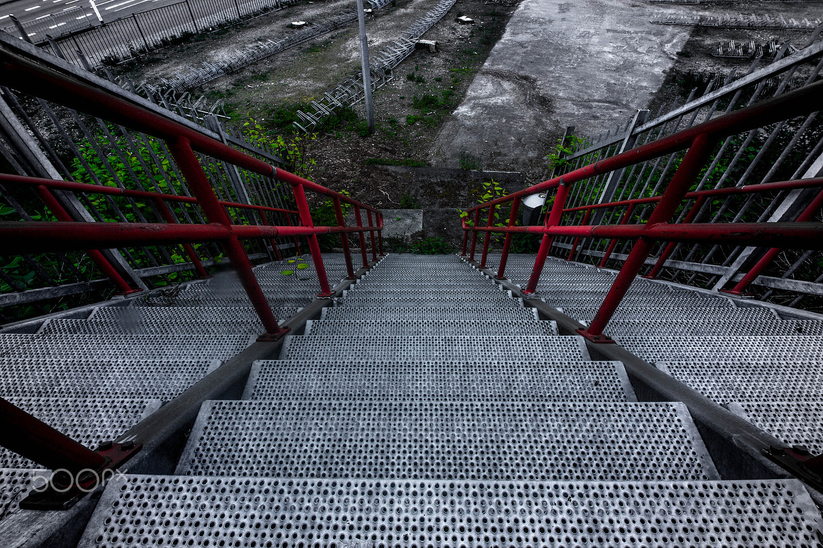 Canon EOS 550D (EOS Rebel T2i / EOS Kiss X4) + Canon EF-S 10-18mm F4.5–5.6 IS STM sample photo. Stairs photography