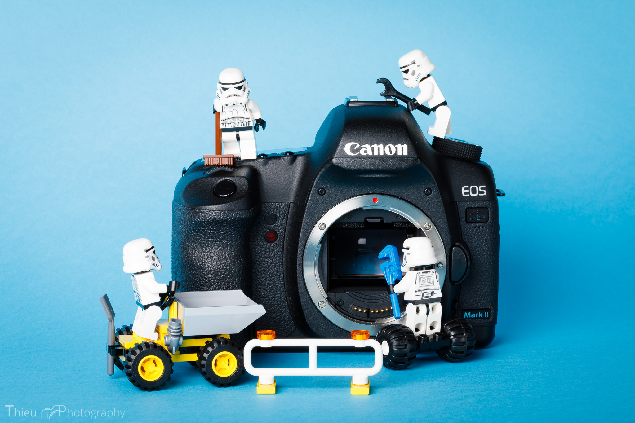 Canon EF 100mm F2.8L Macro IS USM sample photo. Maintenance time photography