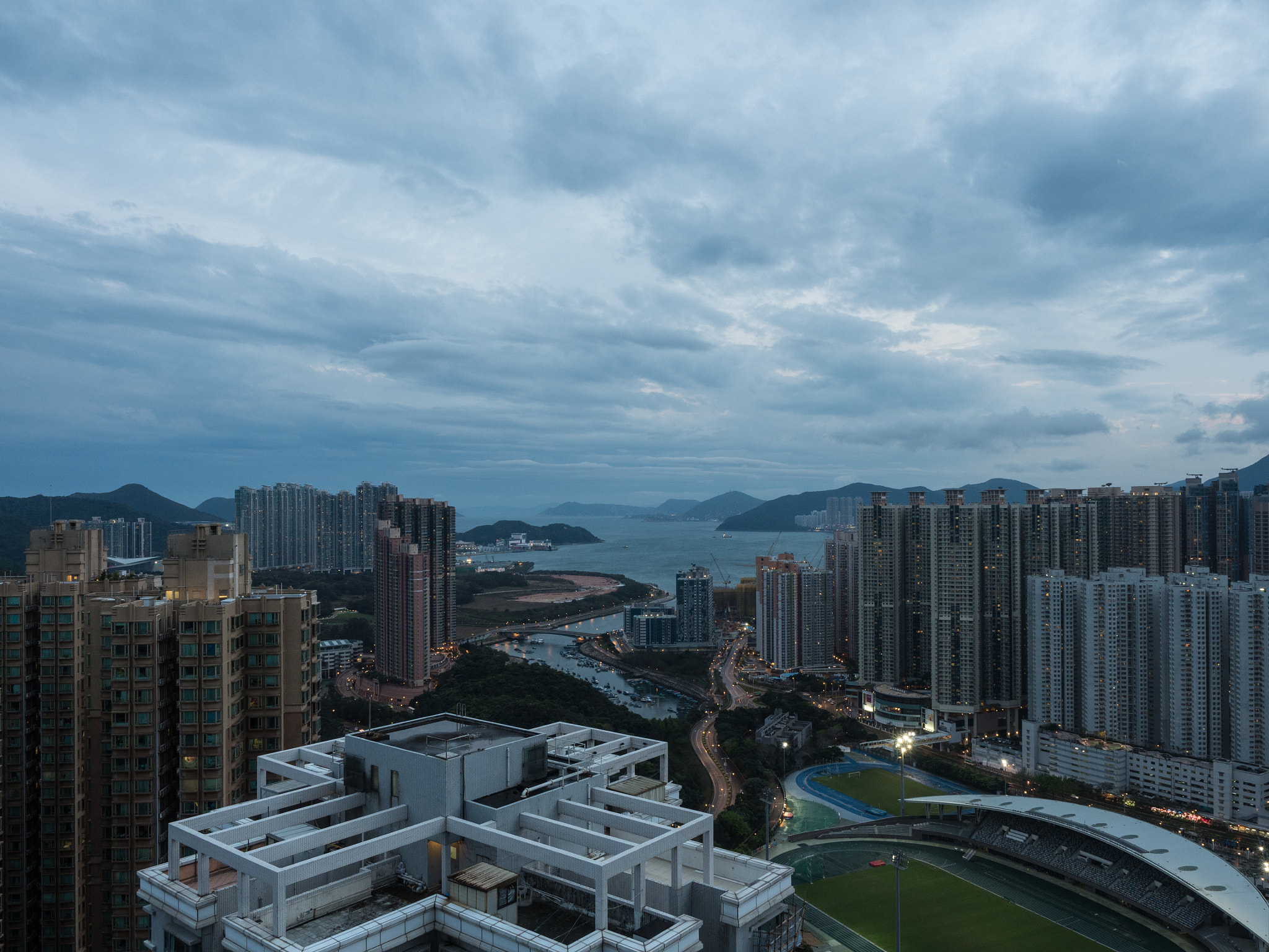 Olympus OM-D E-M5 II + Olympus M.Zuiko Digital ED 12-40mm F2.8 Pro sample photo. Crowded photography