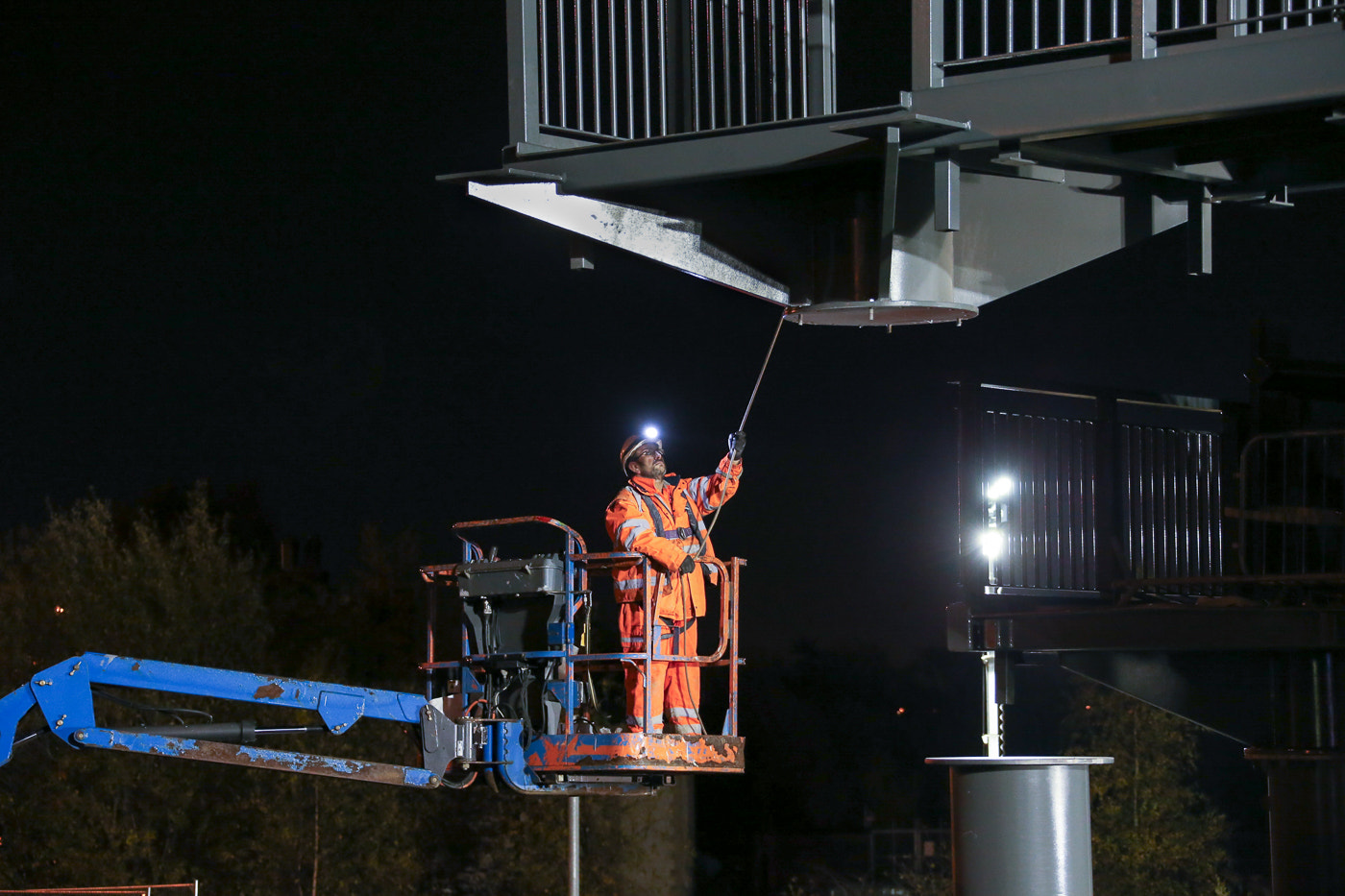 Canon EF 28-300mm F3.5-5.6L IS USM sample photo. One more night photography
