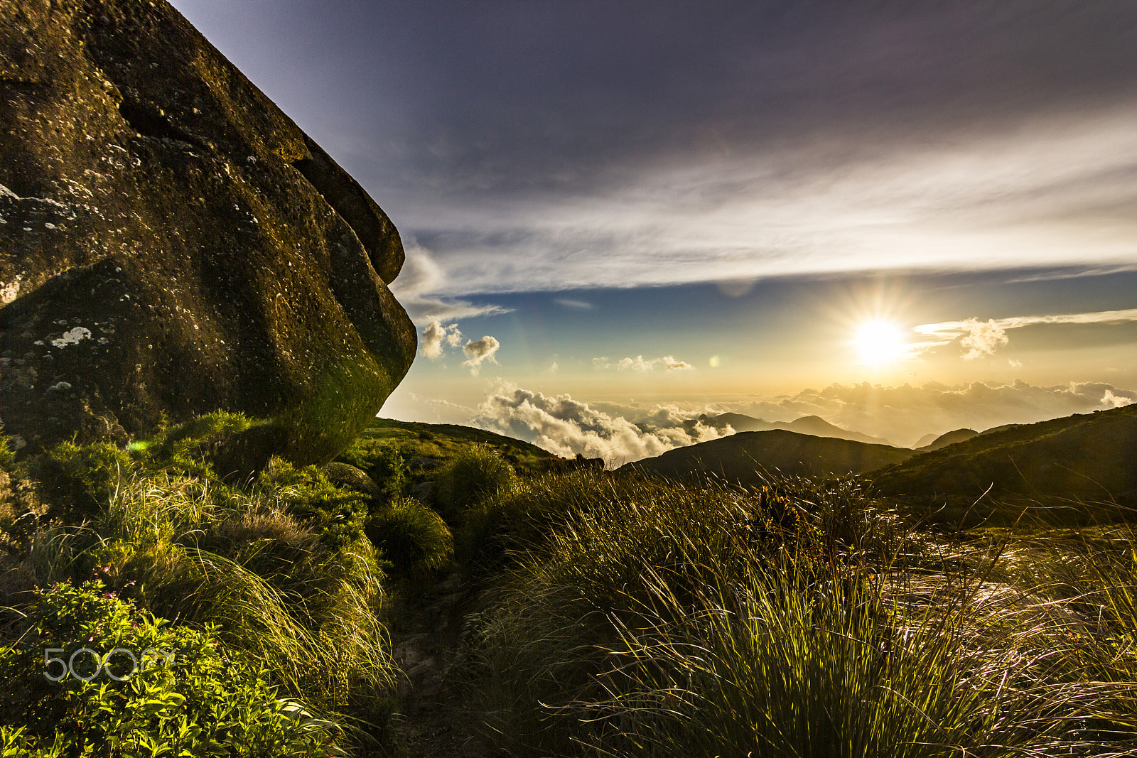 Canon EOS 550D (EOS Rebel T2i / EOS Kiss X4) sample photo. Colorful sunset above brasil mountains photography