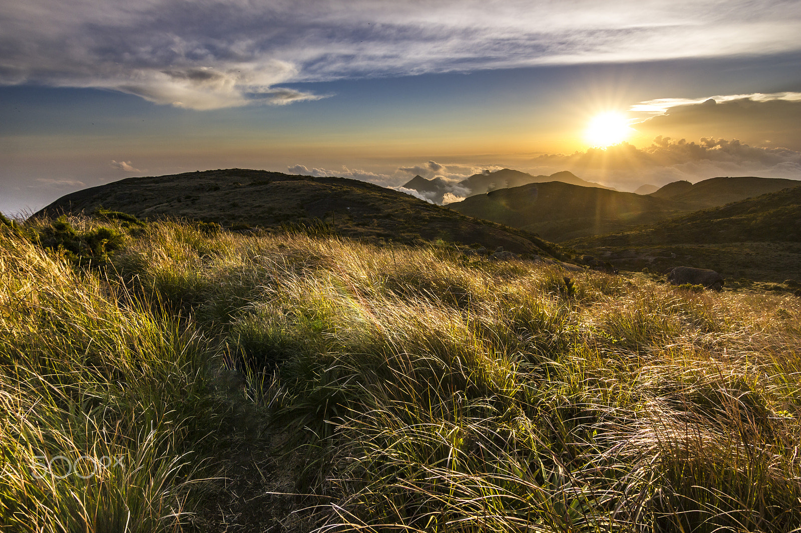 Canon EOS 550D (EOS Rebel T2i / EOS Kiss X4) sample photo. Colorful sunset above brasil mountains photography