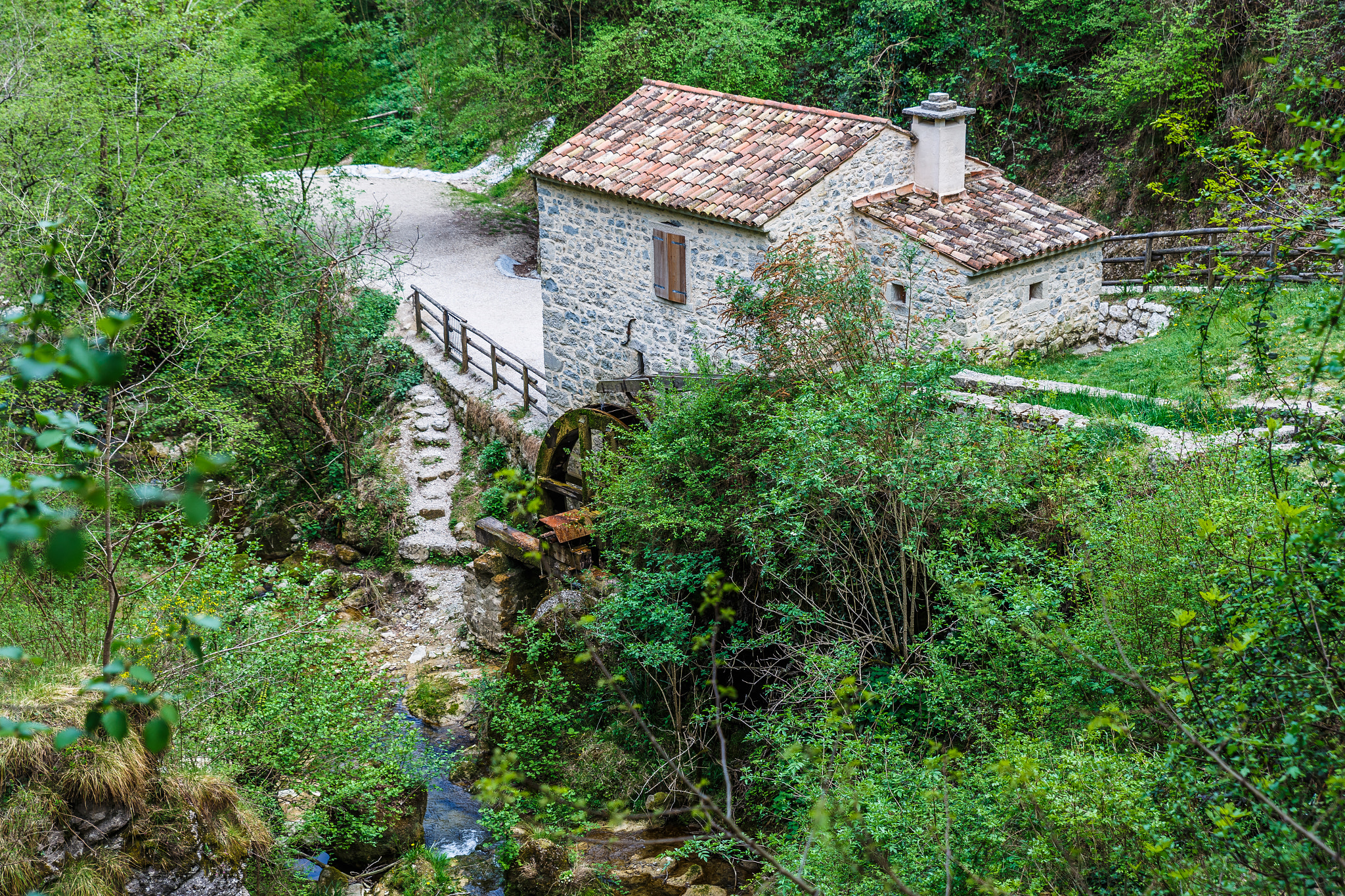 Sigma 24-70mm F2.8 EX DG Macro sample photo. Old mill at the "grotte del caglieron" photography