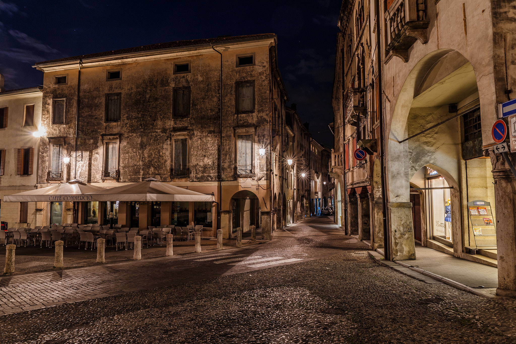 Sigma 24-70mm F2.8 EX DG Macro sample photo. Historic centre of serravalle, vittorio veneto photography