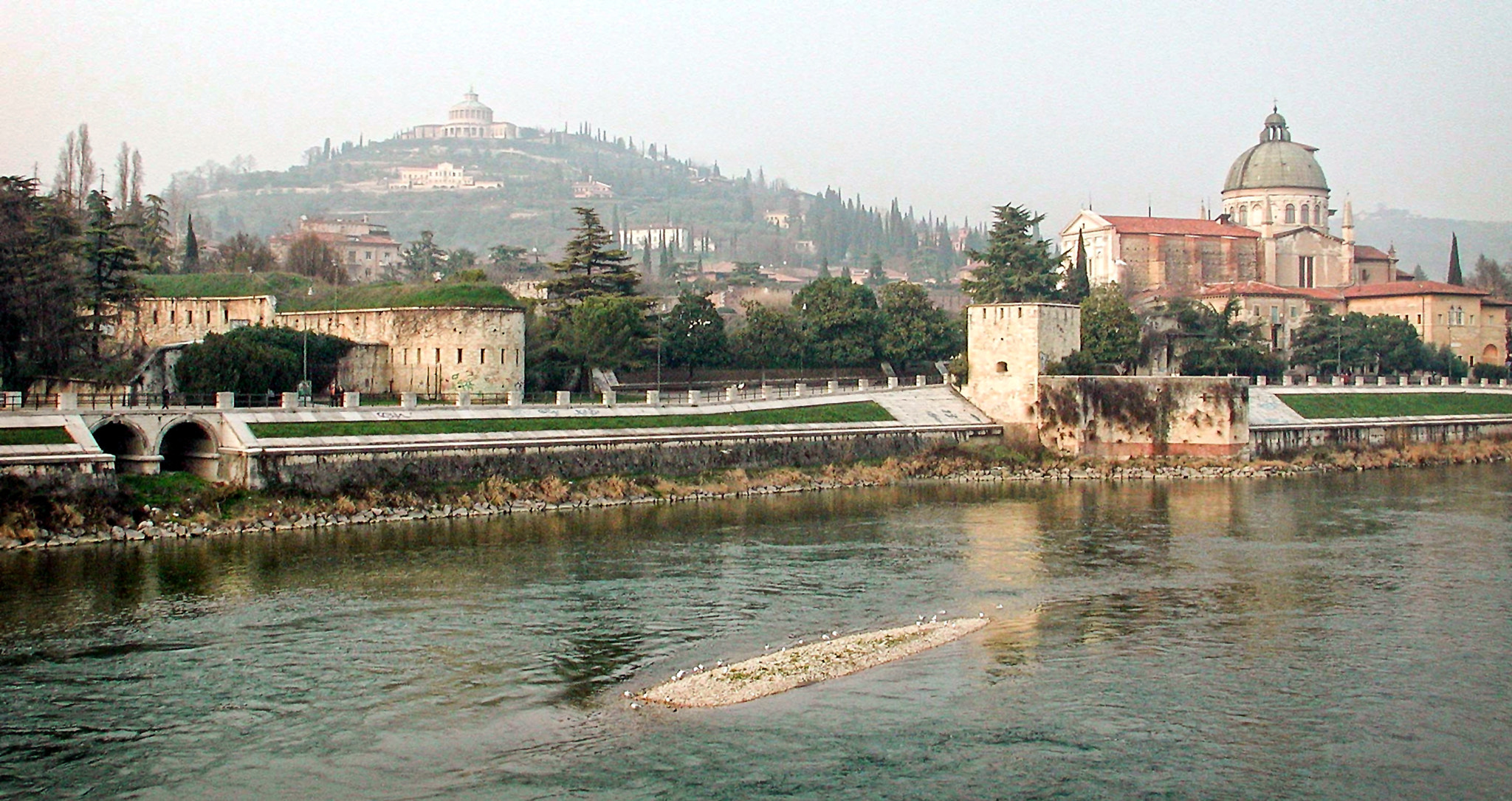 Nikon E990 sample photo. Adige river photography
