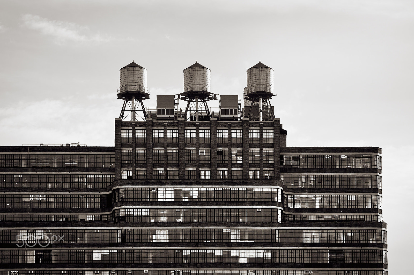 Sony ILCA-77M2 sample photo. Nyc - the three tanks photography