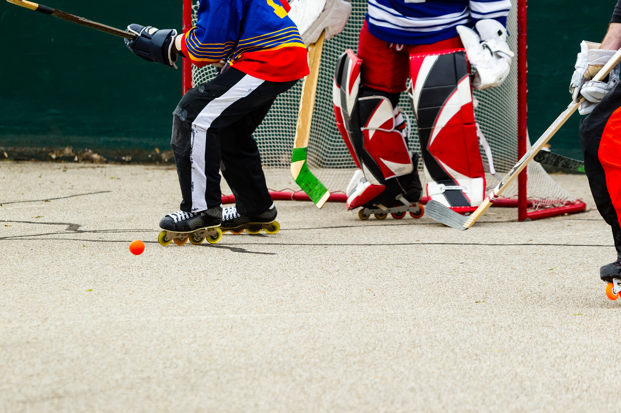 Canon EOS-1D Mark IV sample photo. Hockey players scramble in front of the goal photography