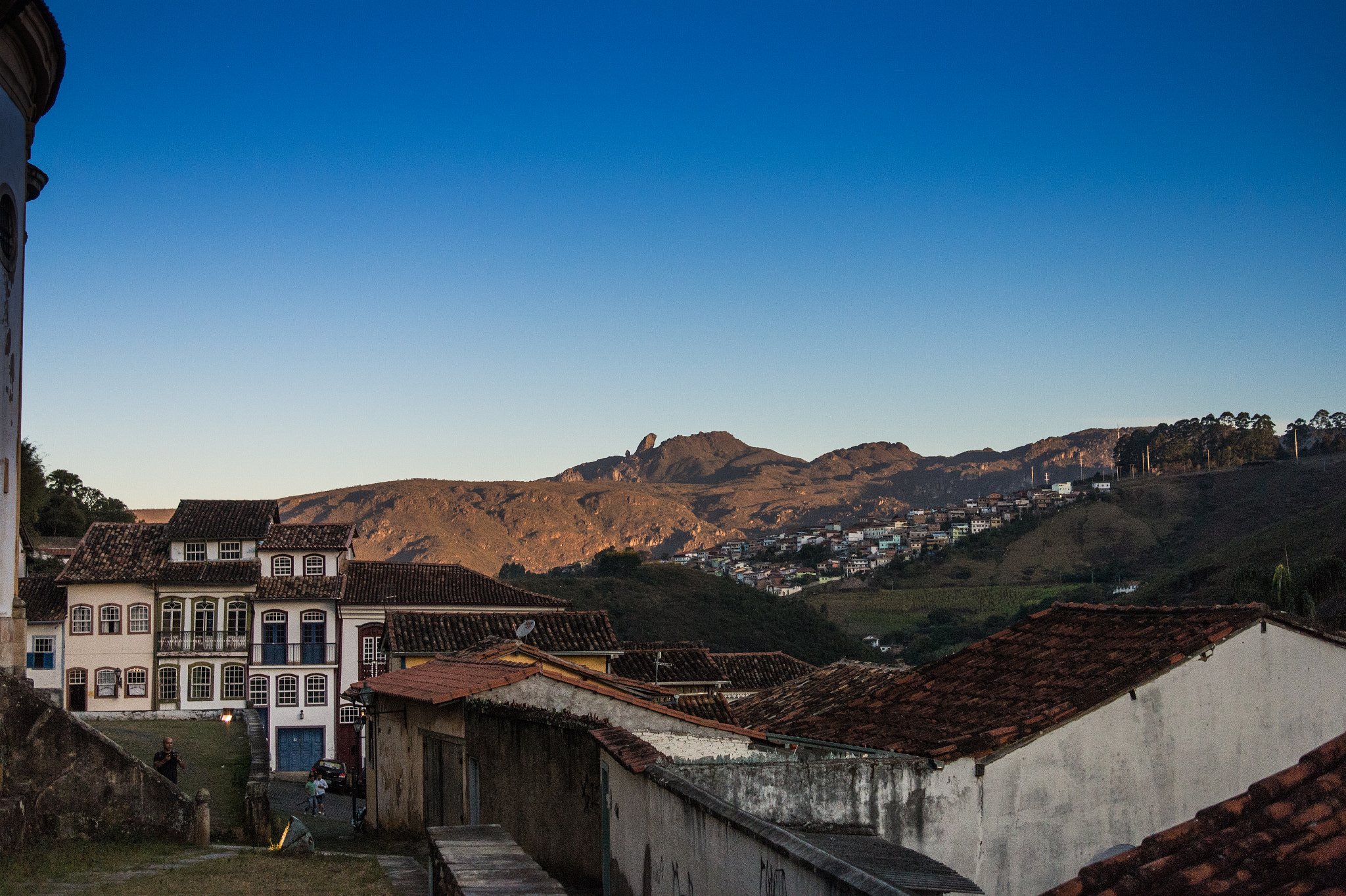 Samsung NX 30mm F2 Pancake sample photo. Rooftops between the hills. photography