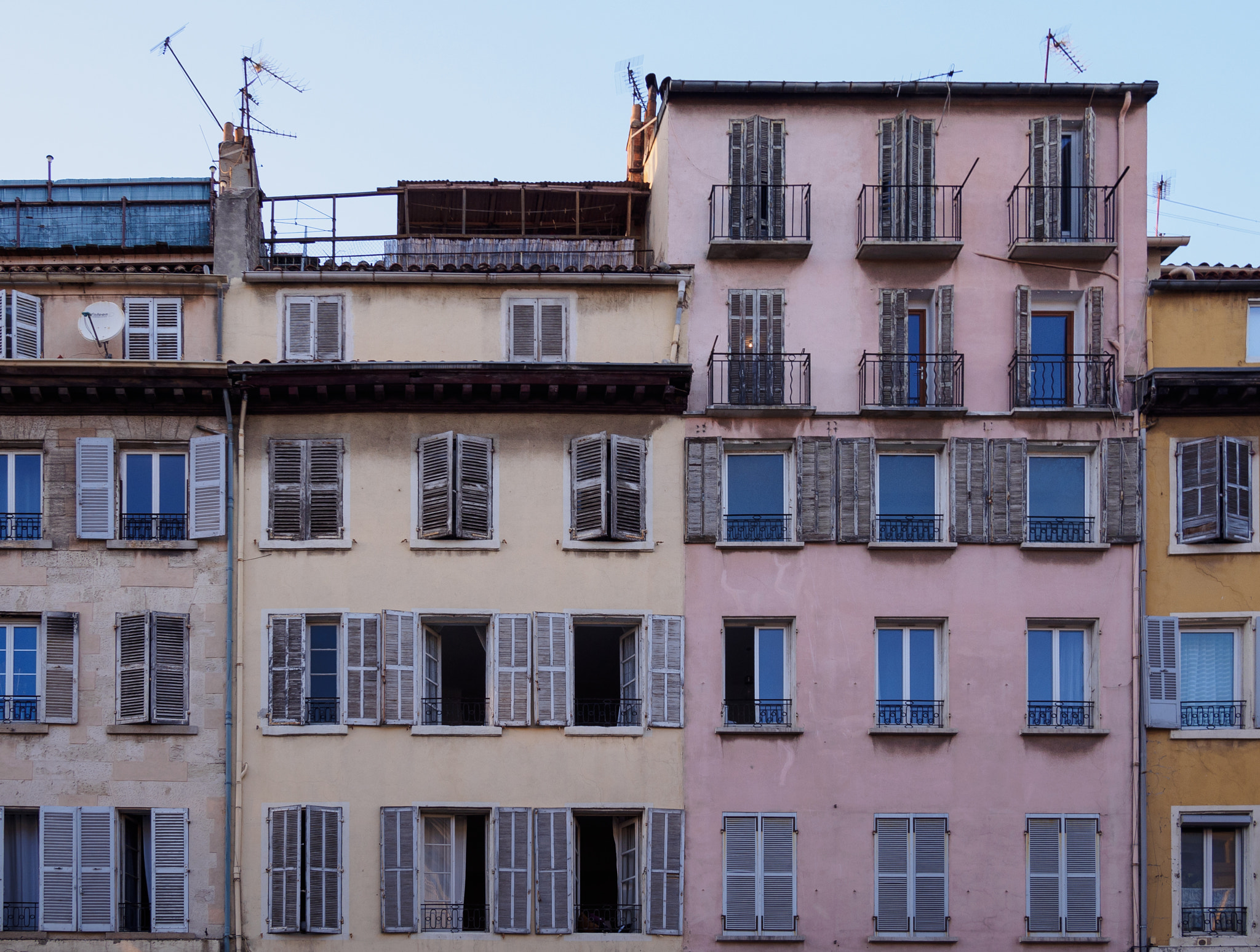 Olympus OM-D E-M5 sample photo. Old buildings front in marseille photography