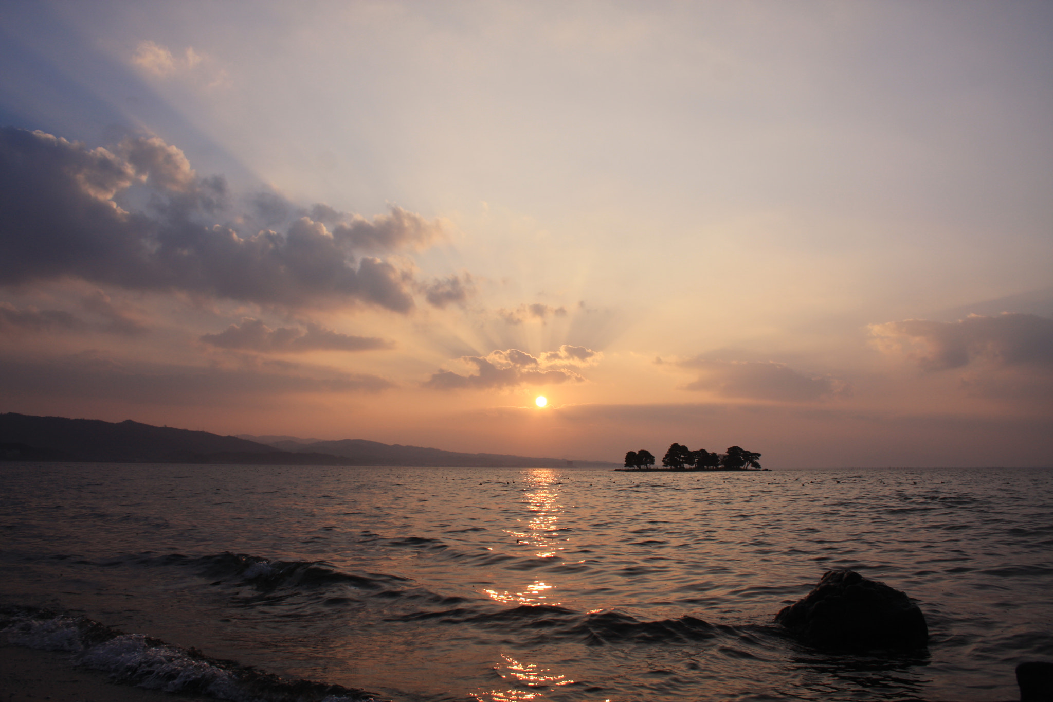 Canon EOS 40D + Canon EF-S 18-55mm f/3.5-5.6 USM sample photo. Shinjiko's calm sundown photography