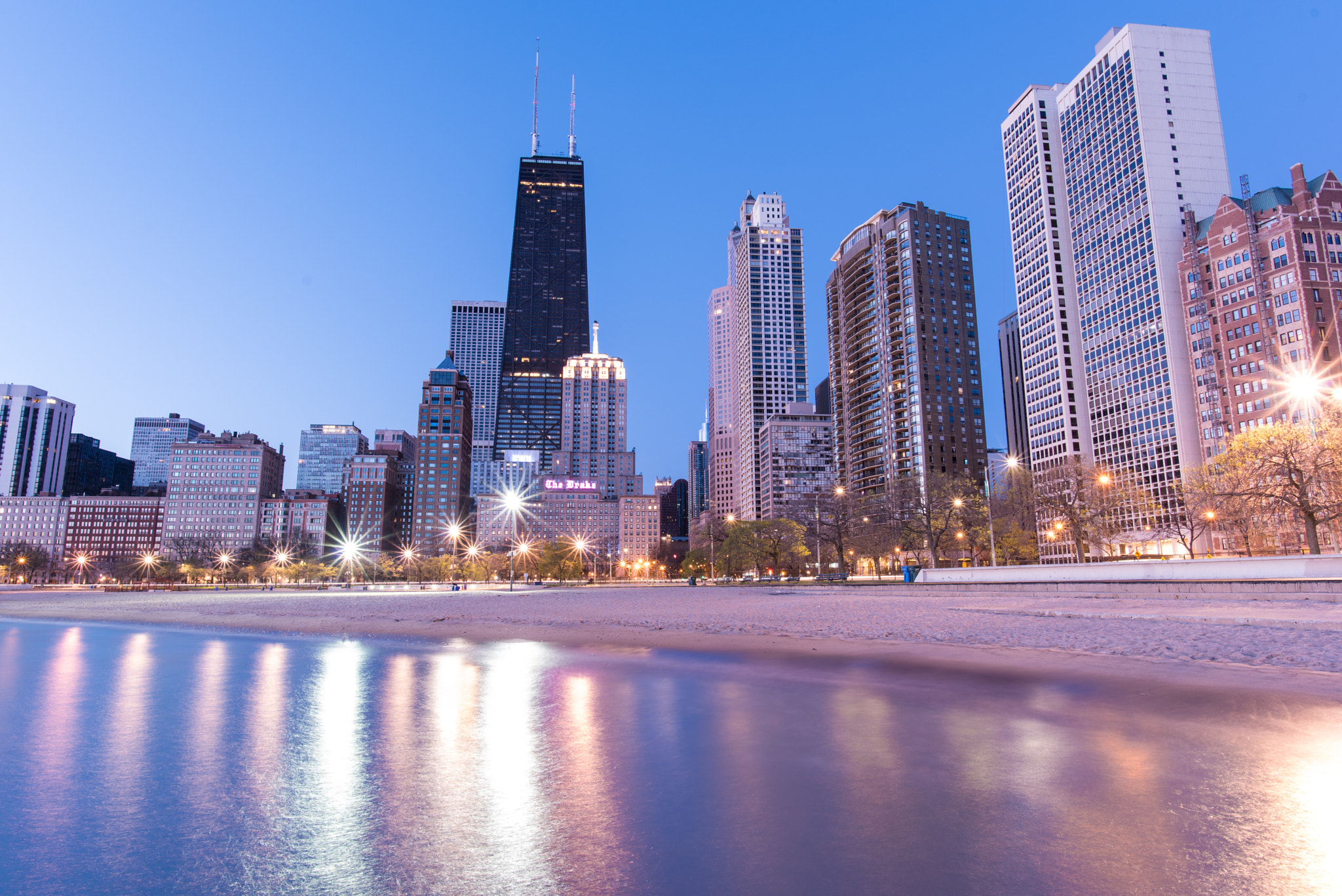 Nikon D750 + Nikon AF-S Nikkor 20mm F1.8G ED sample photo. Chicago oak street beach photography