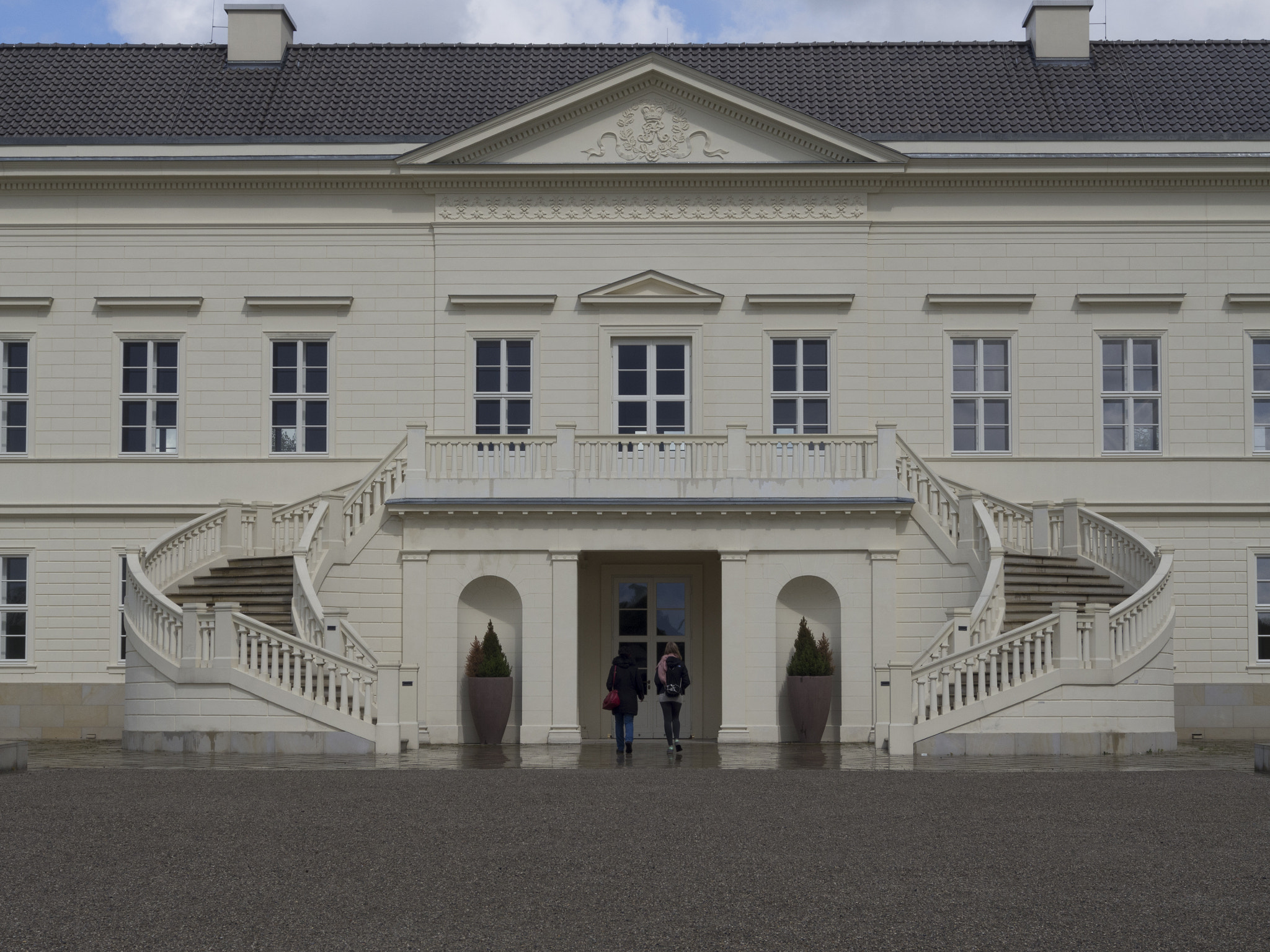 Olympus OM-D E-M5 sample photo. Schloss herrenhausen photography