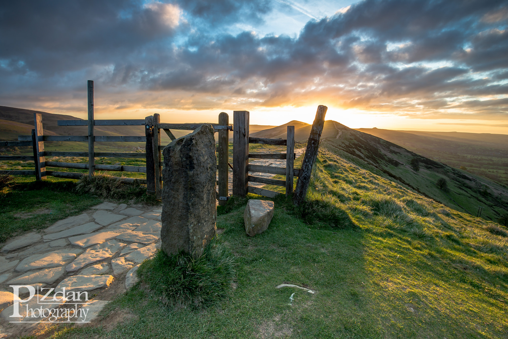 Canon EF 16-35mm F4L IS USM sample photo. Mam tor sunrise photography